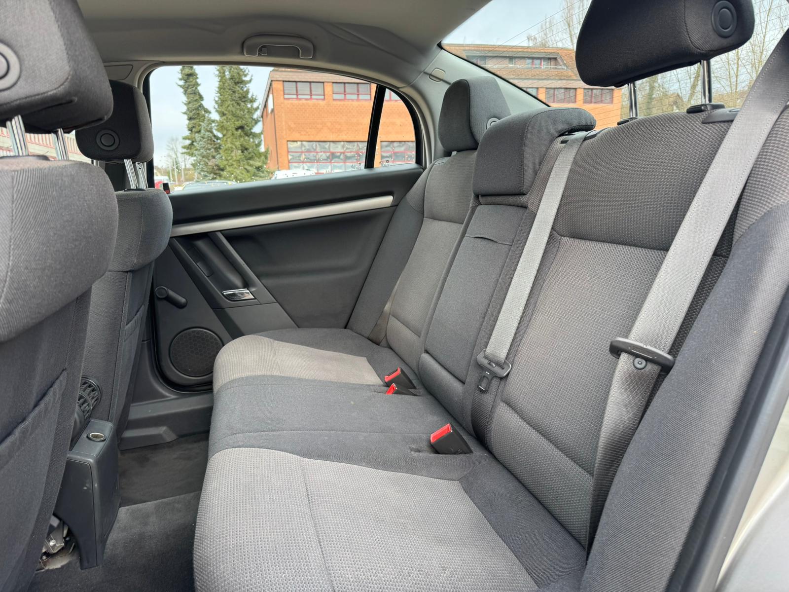 OPEL Vectra 2.2 Elegance-image-6