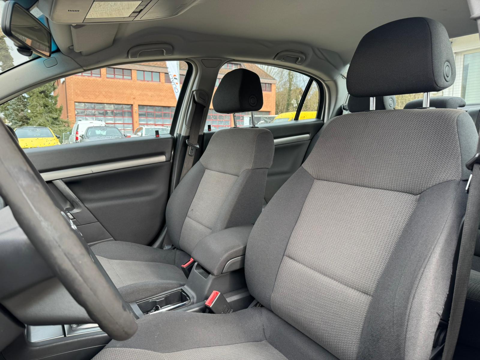 OPEL Vectra 2.2 Elegance-image-12