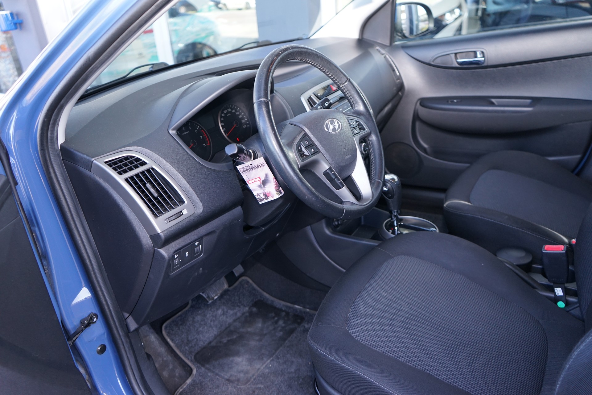 HYUNDAI i20 1.4 Style Automatic-image-12