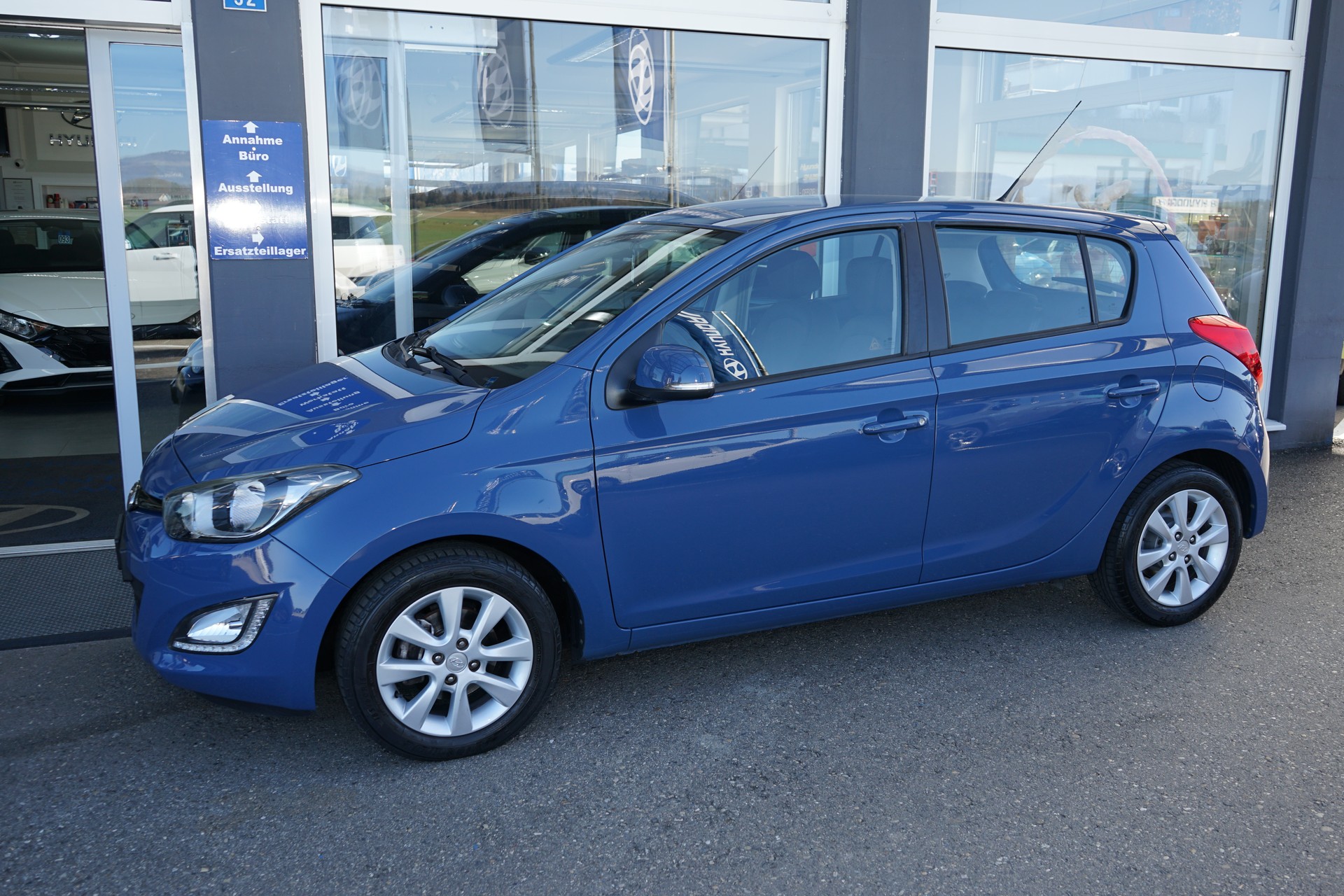 HYUNDAI i20 1.4 Style Automatic-image-4