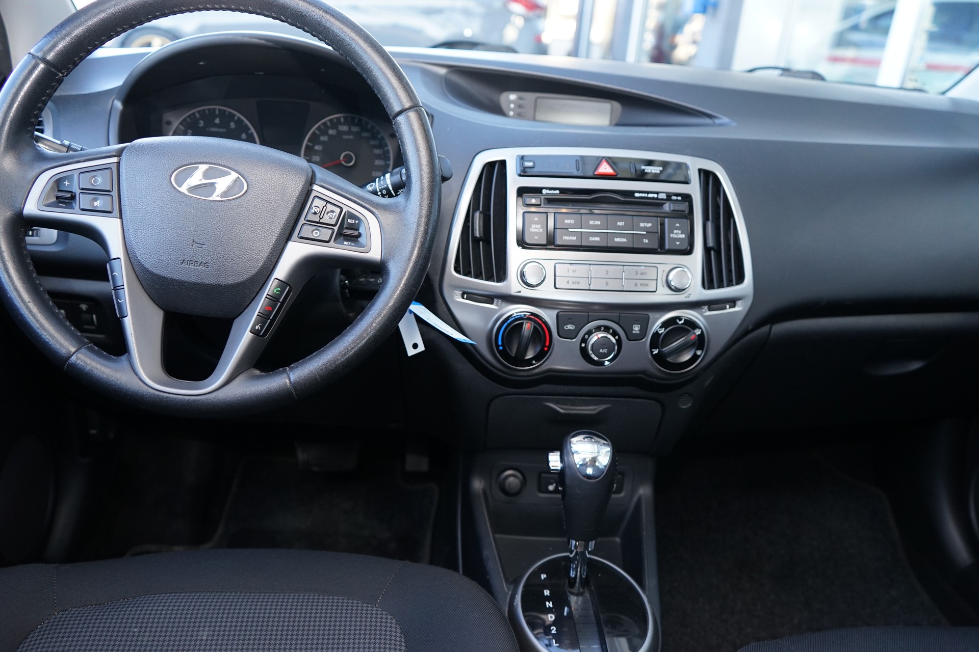 HYUNDAI i20 1.4 Style Automatic-image-14