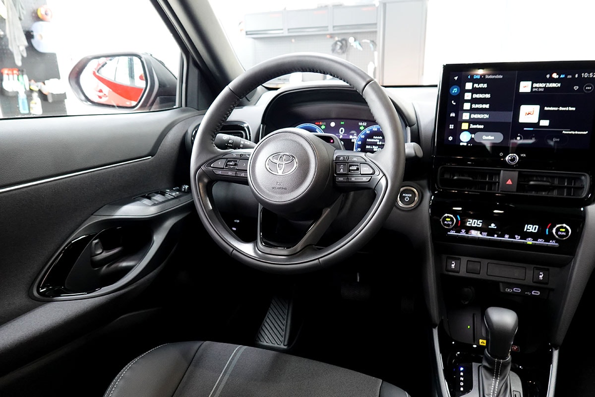 TOYOTA Yaris Cross 1.5 Premium 2WD e-CVT-image-7