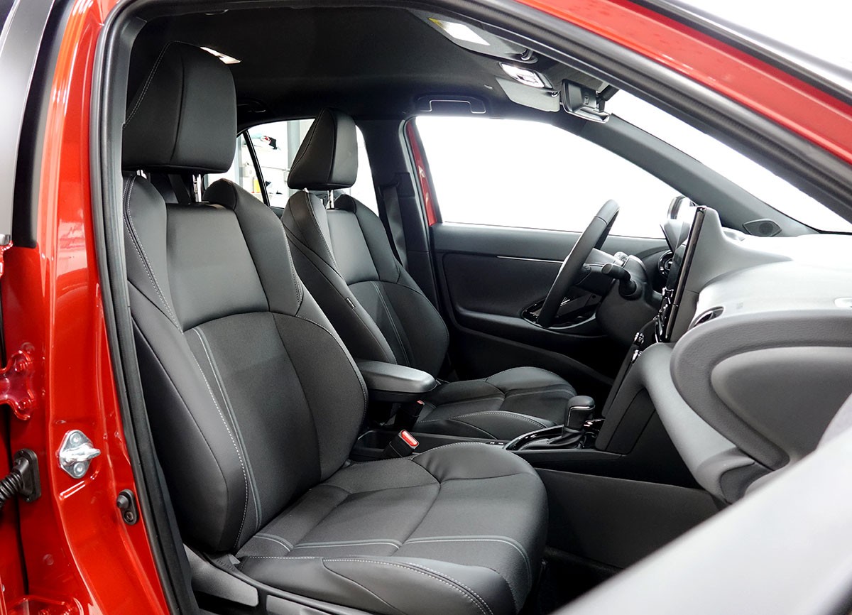 TOYOTA Yaris Cross 1.5 Premium 2WD e-CVT-showroom-element-3