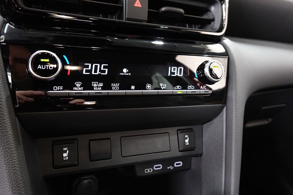 TOYOTA Yaris Cross 1.5 Premium 2WD e-CVT-image-11