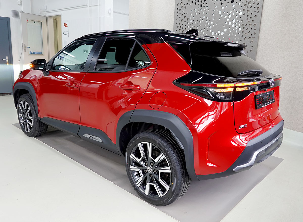 TOYOTA Yaris Cross 1.5 Premium 2WD e-CVT-showroom-element-2