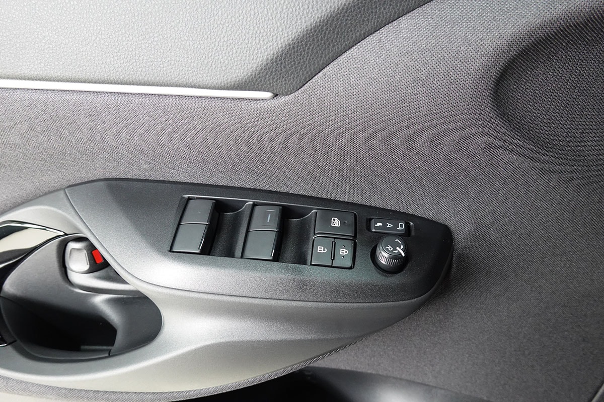 TOYOTA Yaris Cross 1.5 Premium 2WD e-CVT-image-12