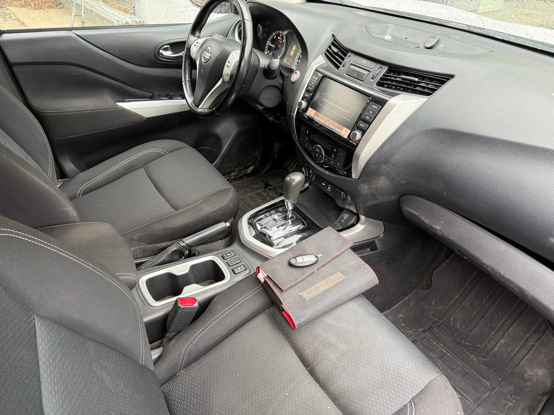 NISSAN Navara Double Cab N-Guard 2.3 dCi 4WD-image-8