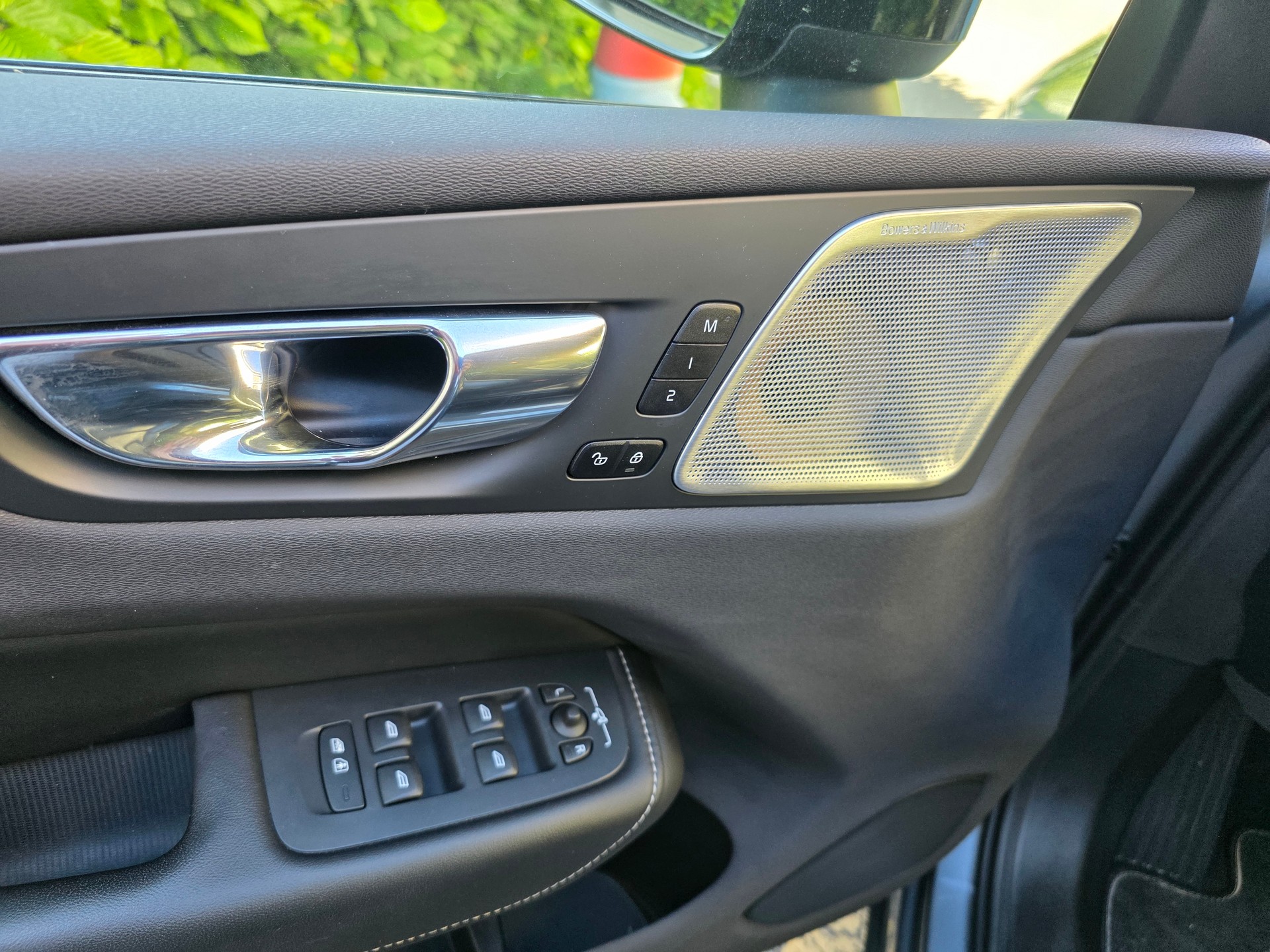 VOLVO XC60 T8 eAWD R-Design Geartronic-image-16