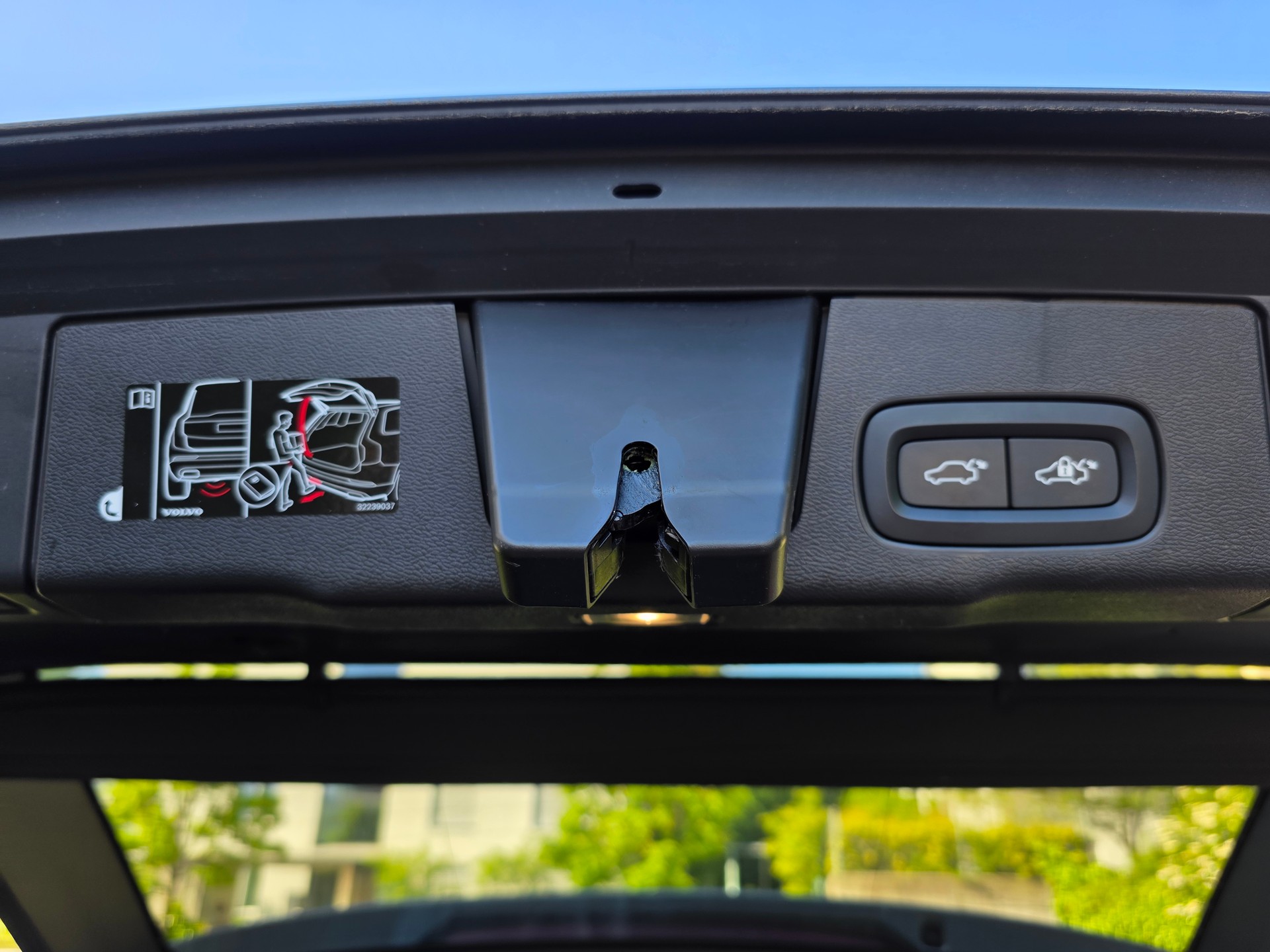 VOLVO XC60 T8 eAWD R-Design Geartronic-image-10