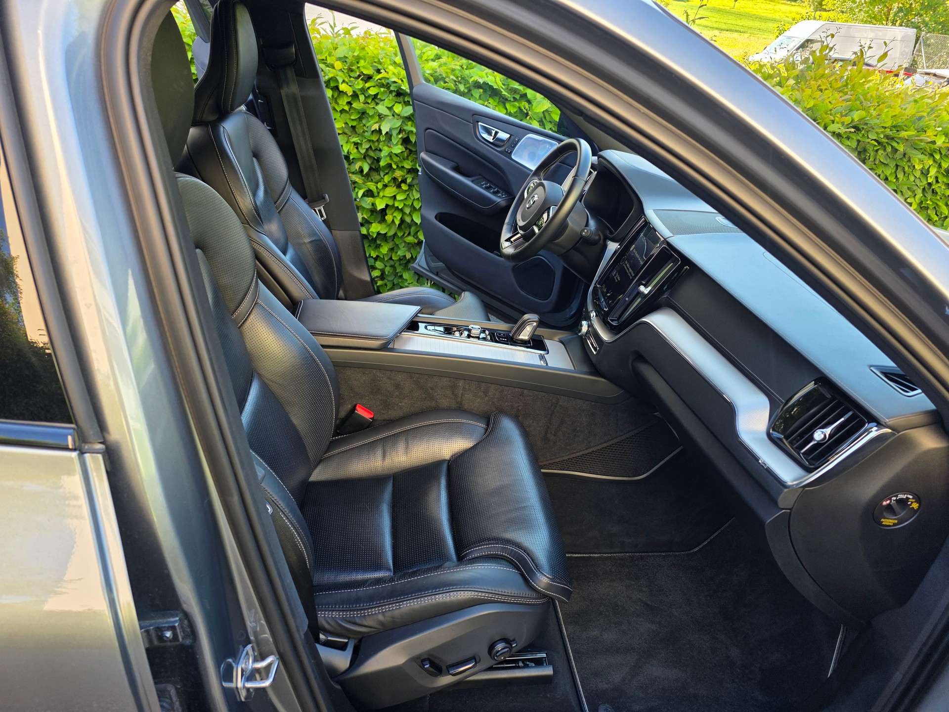VOLVO XC60 T8 eAWD R-Design Geartronic-image-12