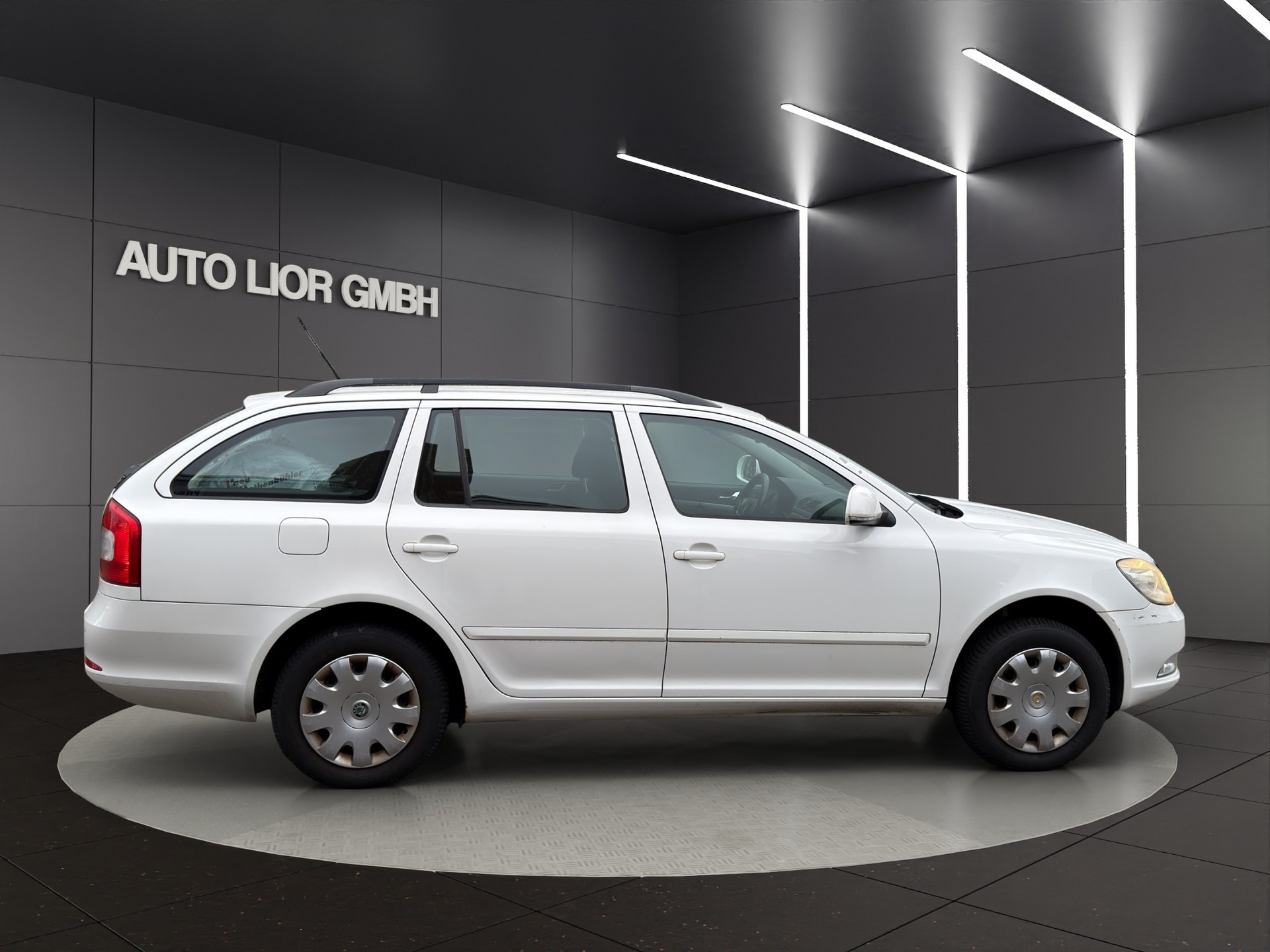 SKODA Octavia Combi 1.9 TDI Swiss Adventure 4x4-image-1