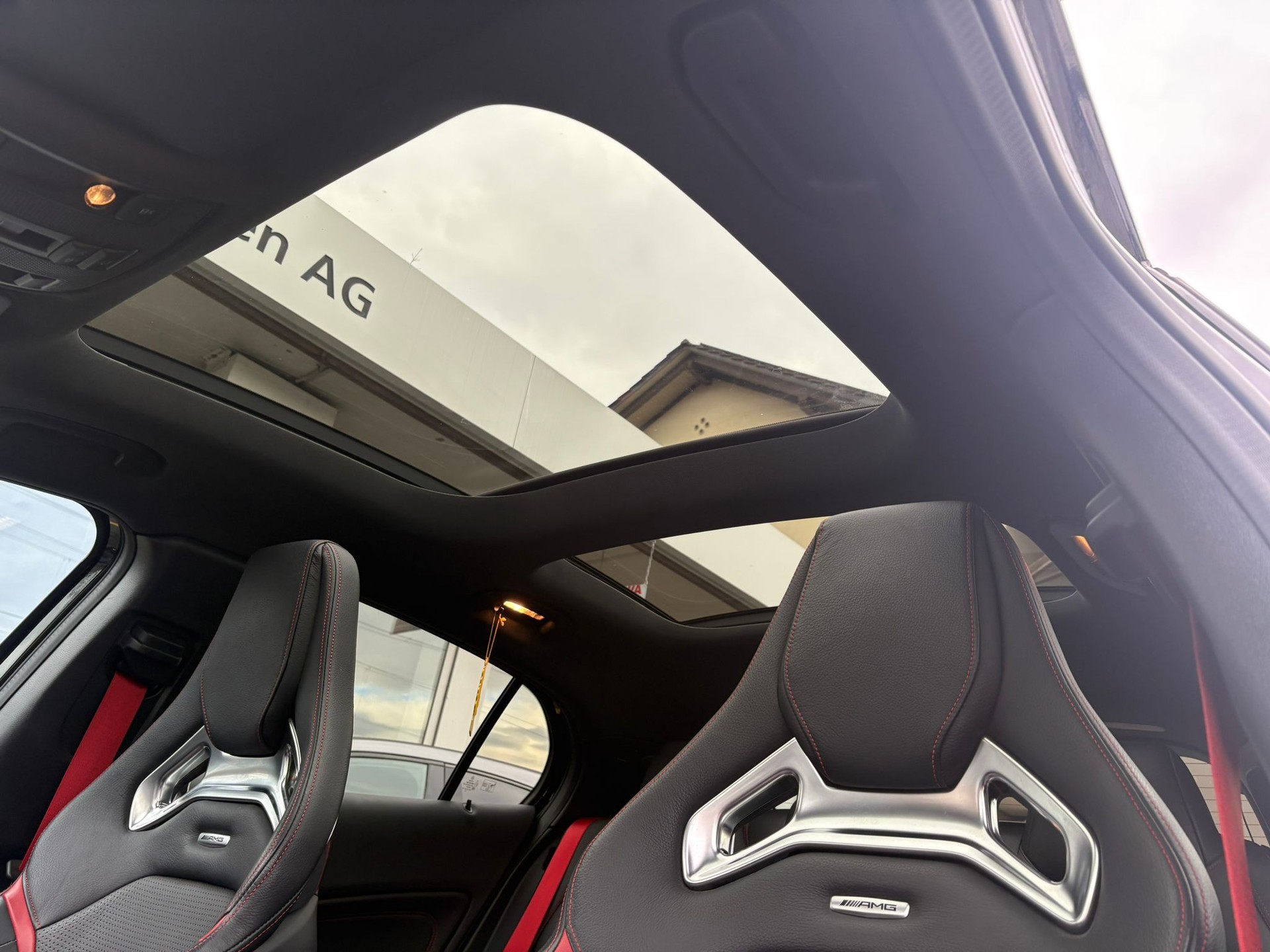 MERCEDES-BENZ GLA 45 AMG Yellow Night Edition 4Matic 7G-DCT-image-11