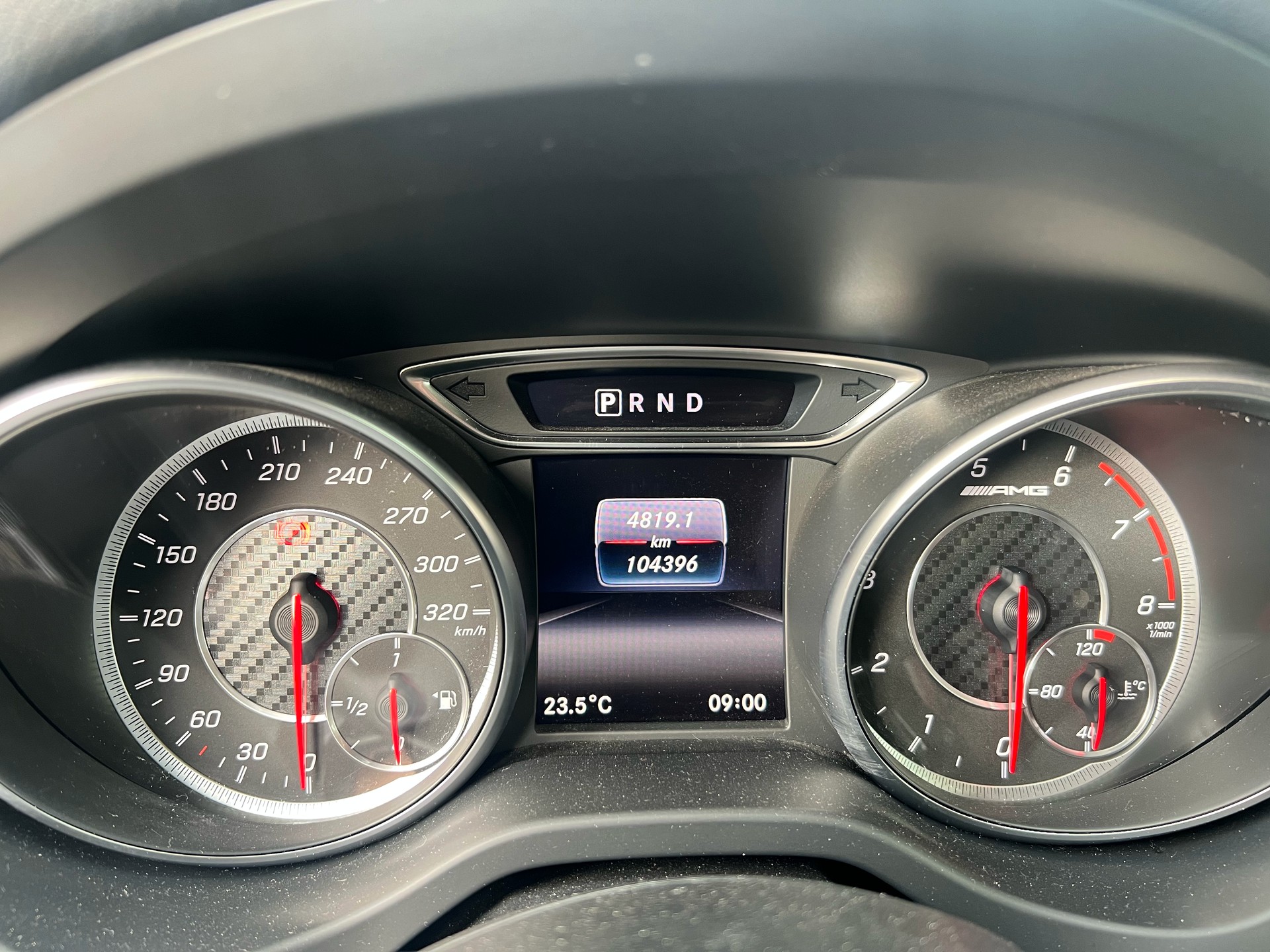MERCEDES-BENZ GLA 45 AMG Yellow Night Edition 4Matic 7G-DCT-image-13