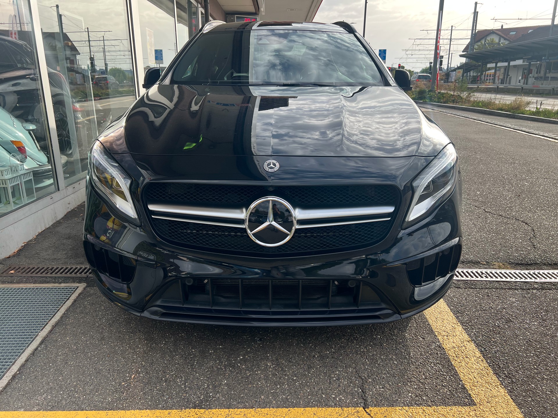 MERCEDES-BENZ GLA 45 AMG Yellow Night Edition 4Matic 7G-DCT-image-2