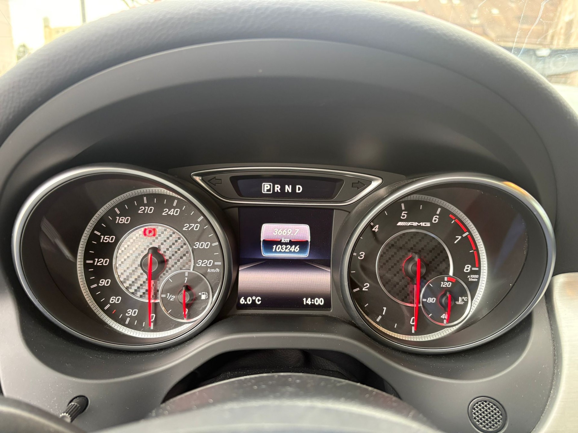 MERCEDES-BENZ GLA 45 AMG Yellow Night Edition 4Matic 7G-DCT-image-9