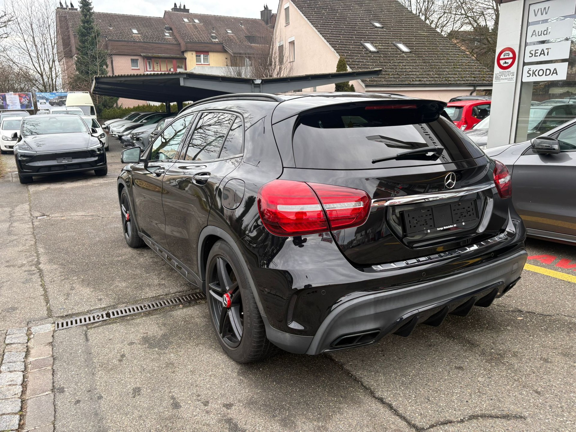 MERCEDES-BENZ GLA 45 AMG Yellow Night Edition 4Matic 7G-DCT-image-3