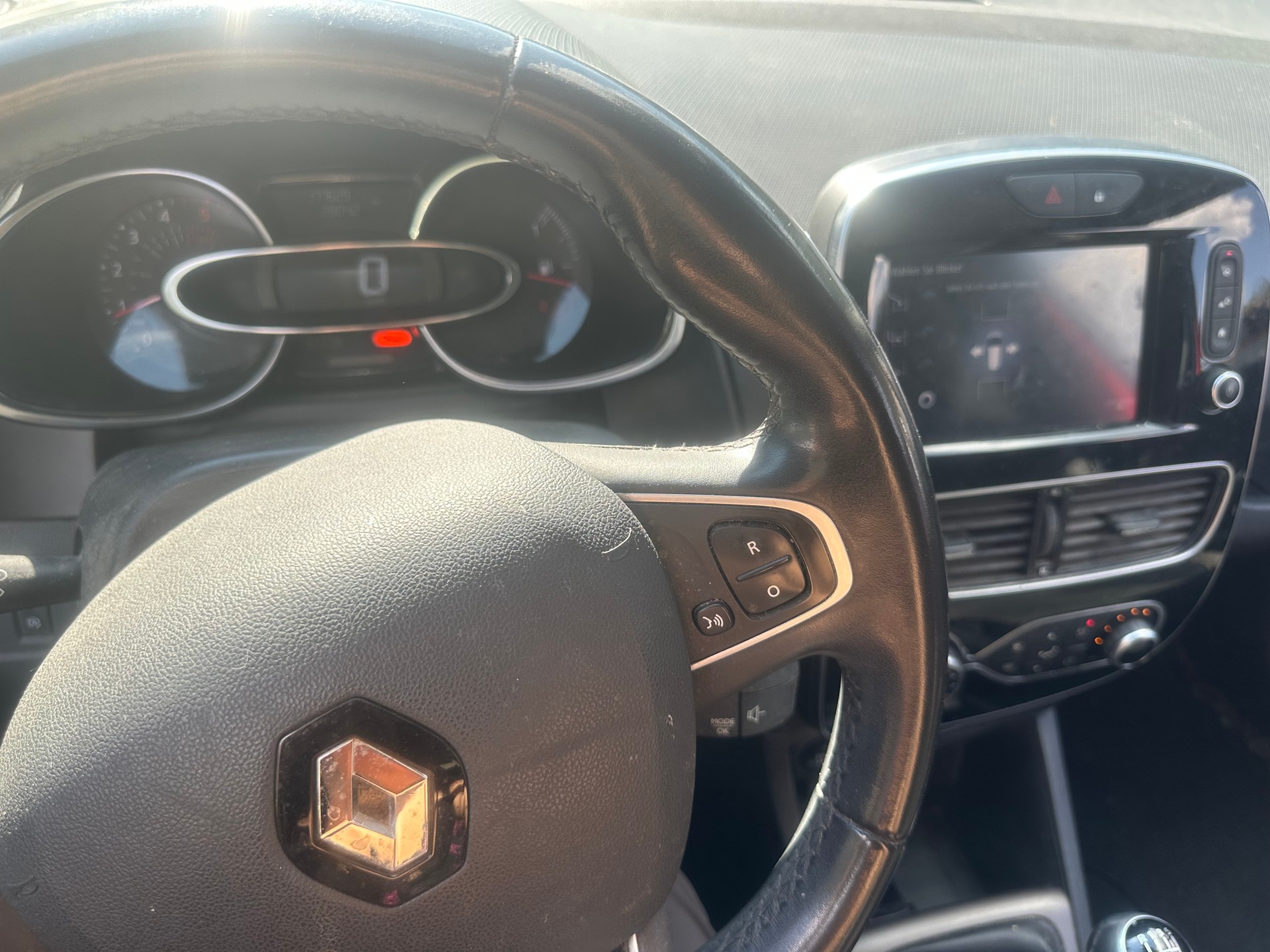 RENAULT Clio Grandtour 1.5 dCi Swiss Edition-image-4