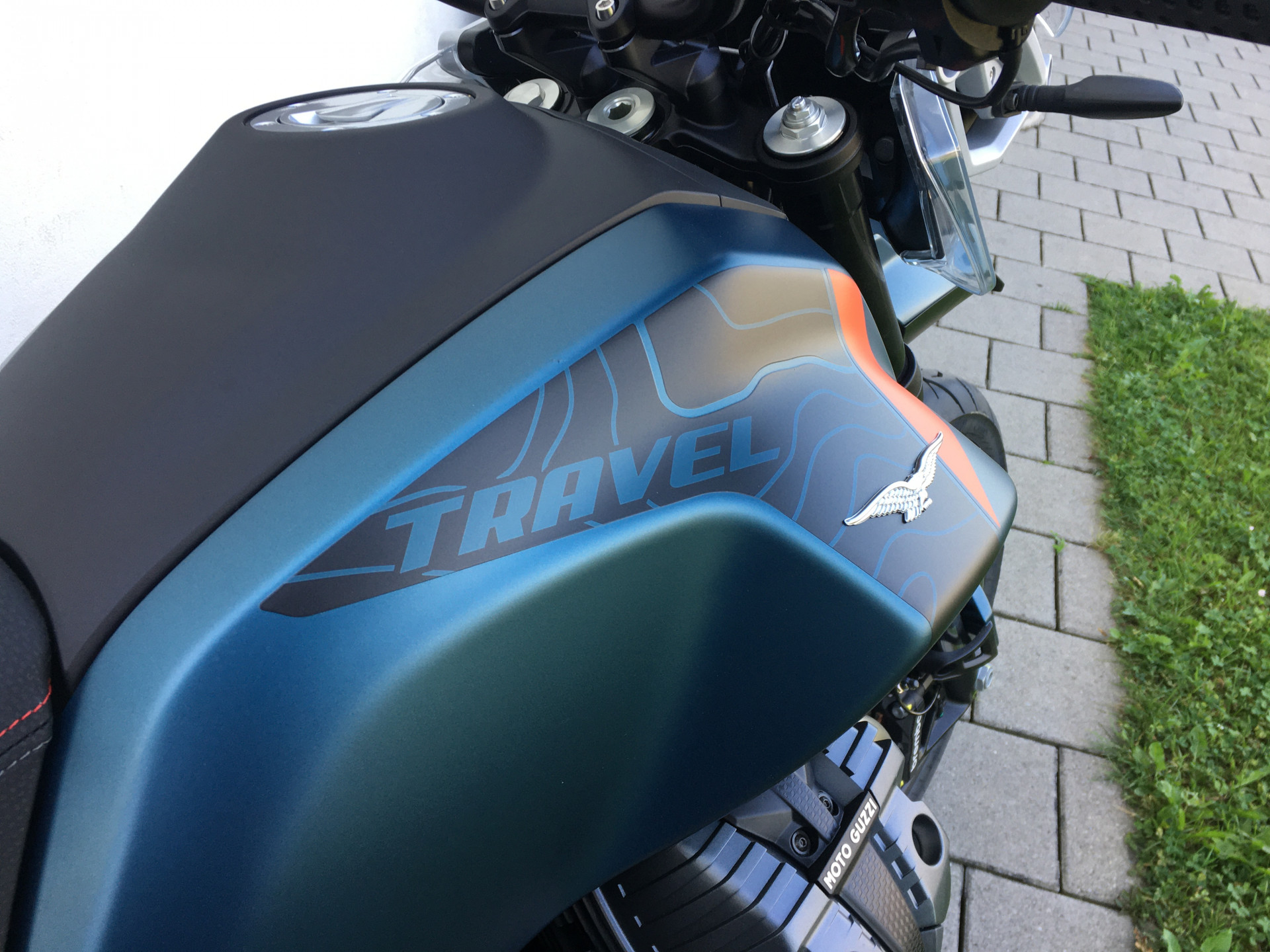 MOTO GUZZI V85 TT Travel-image-3