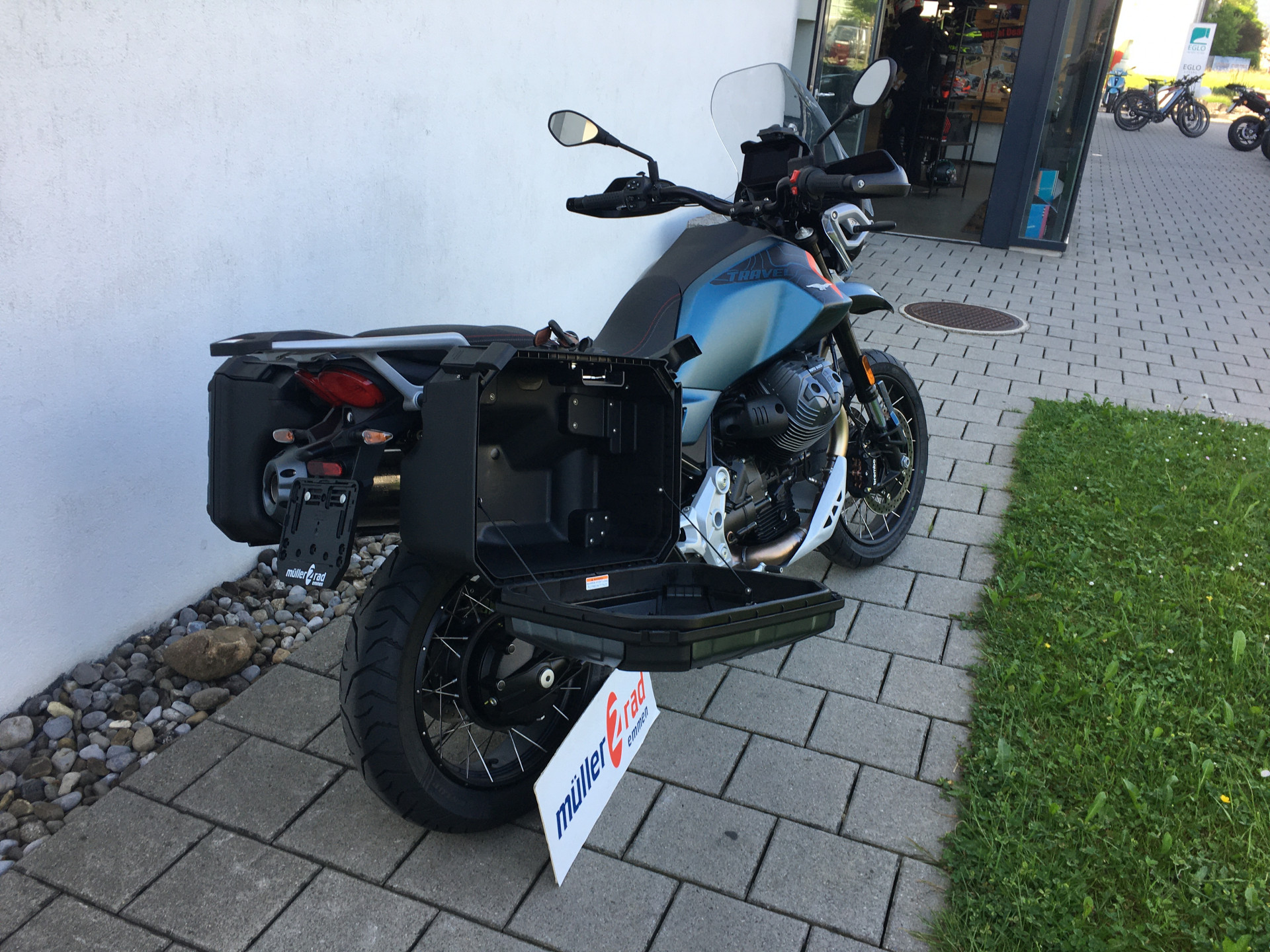 MOTO GUZZI V85 TT Travel-image-2