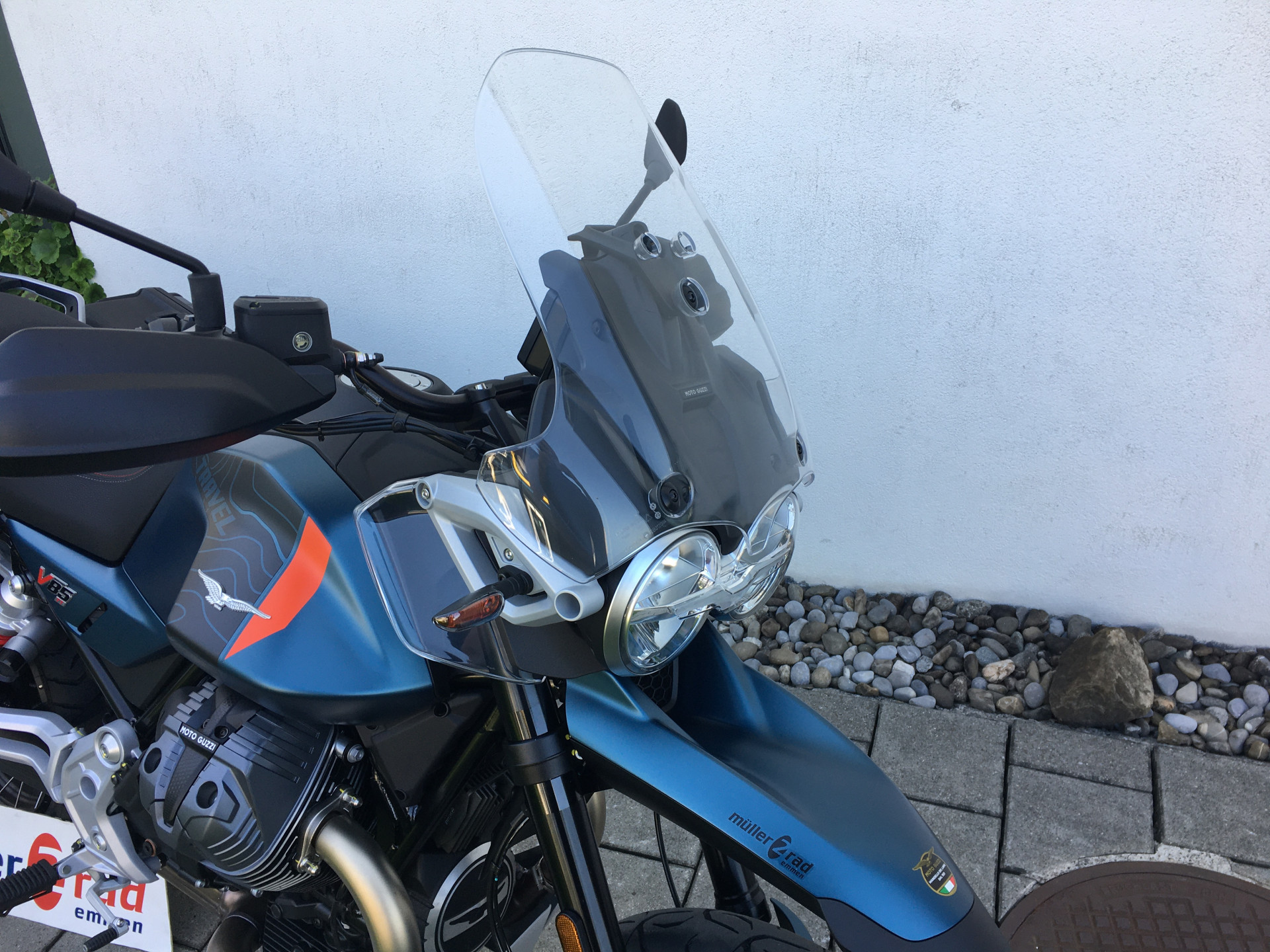 MOTO GUZZI V85 TT Travel-image-1