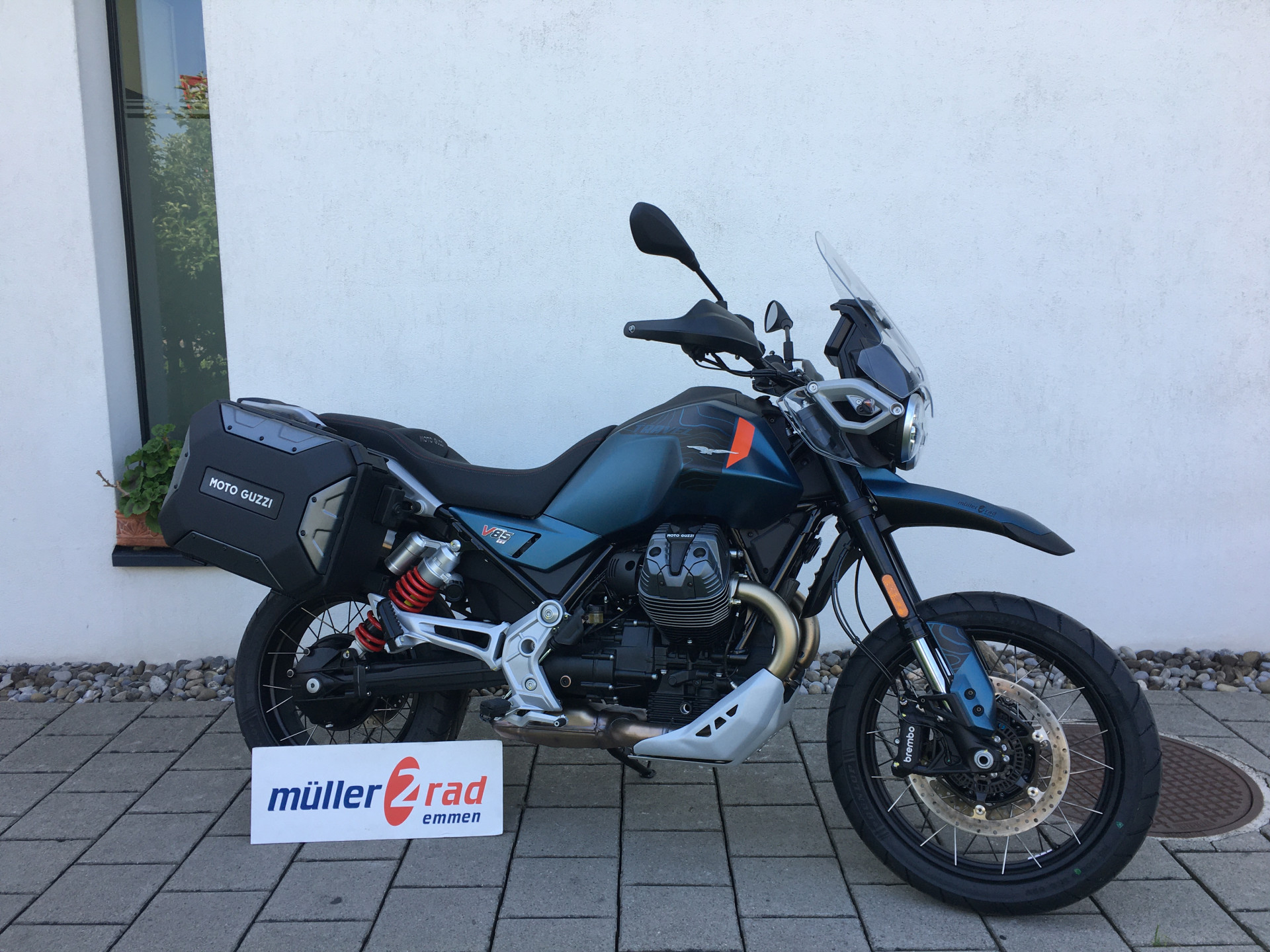 MOTO GUZZI V85 TT Travel-image-0