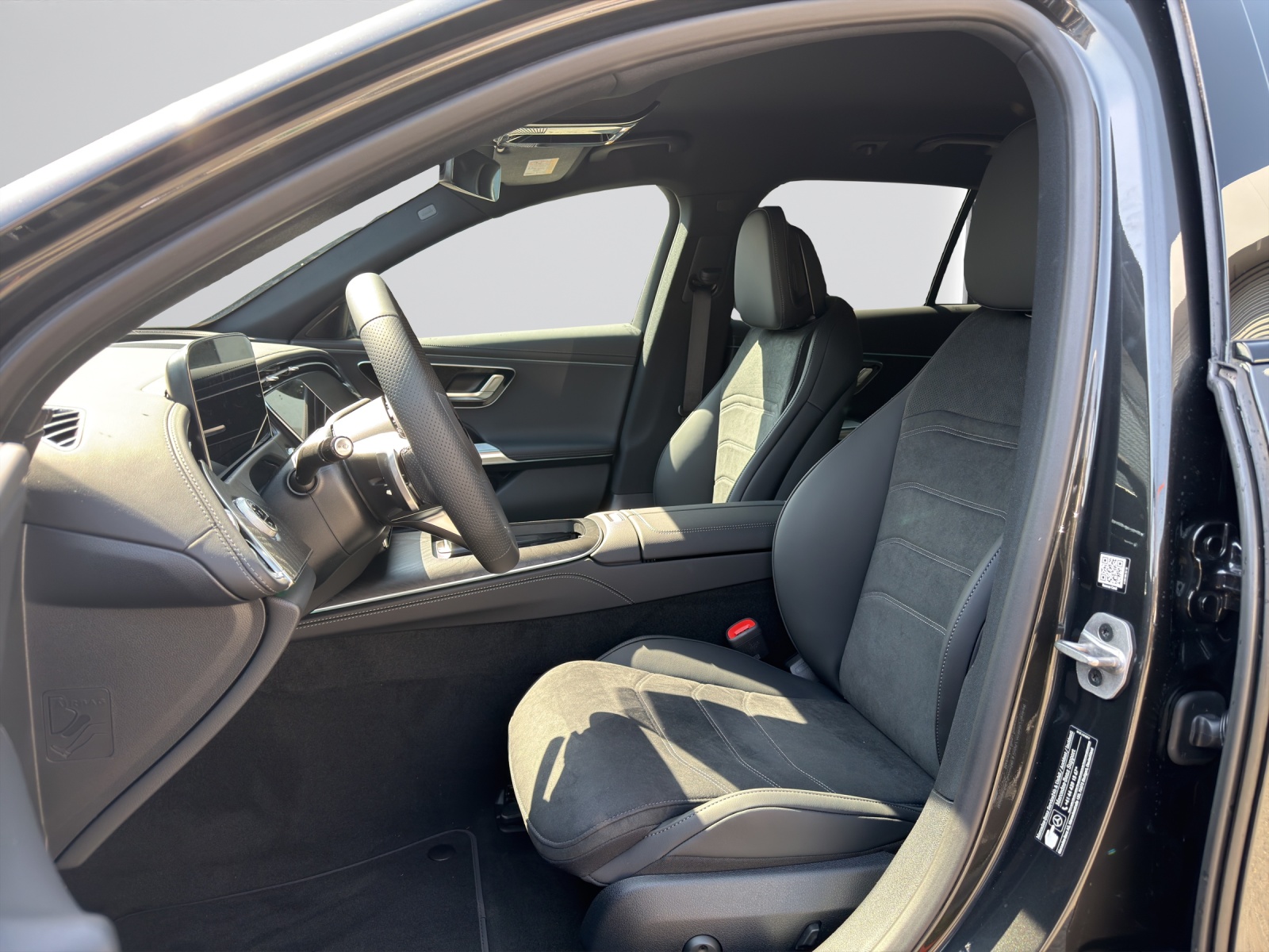MERCEDES-BENZ E 220 d T 4Matic 9G-Tronic-image-5