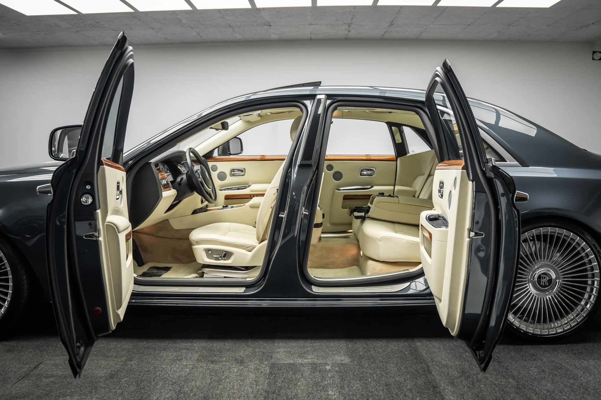 ROLLS-ROYCE * GHOST 6.6 V12 * NUR 57500KM * 22 ZOLL RÄDER* LEASING AB 720.- *-image-9
