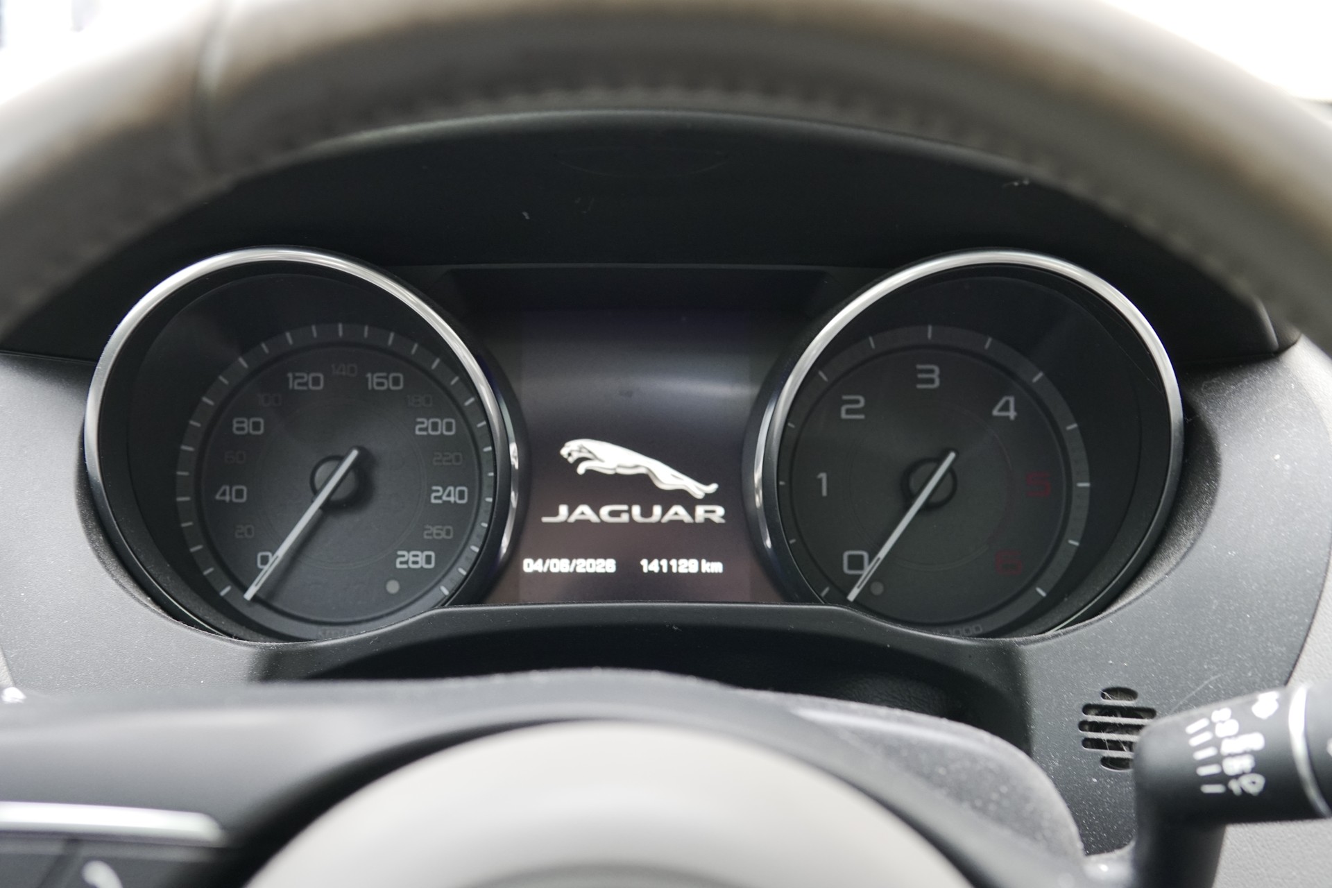 JAGUAR XE 20d Prestige AWD Automat-image-11