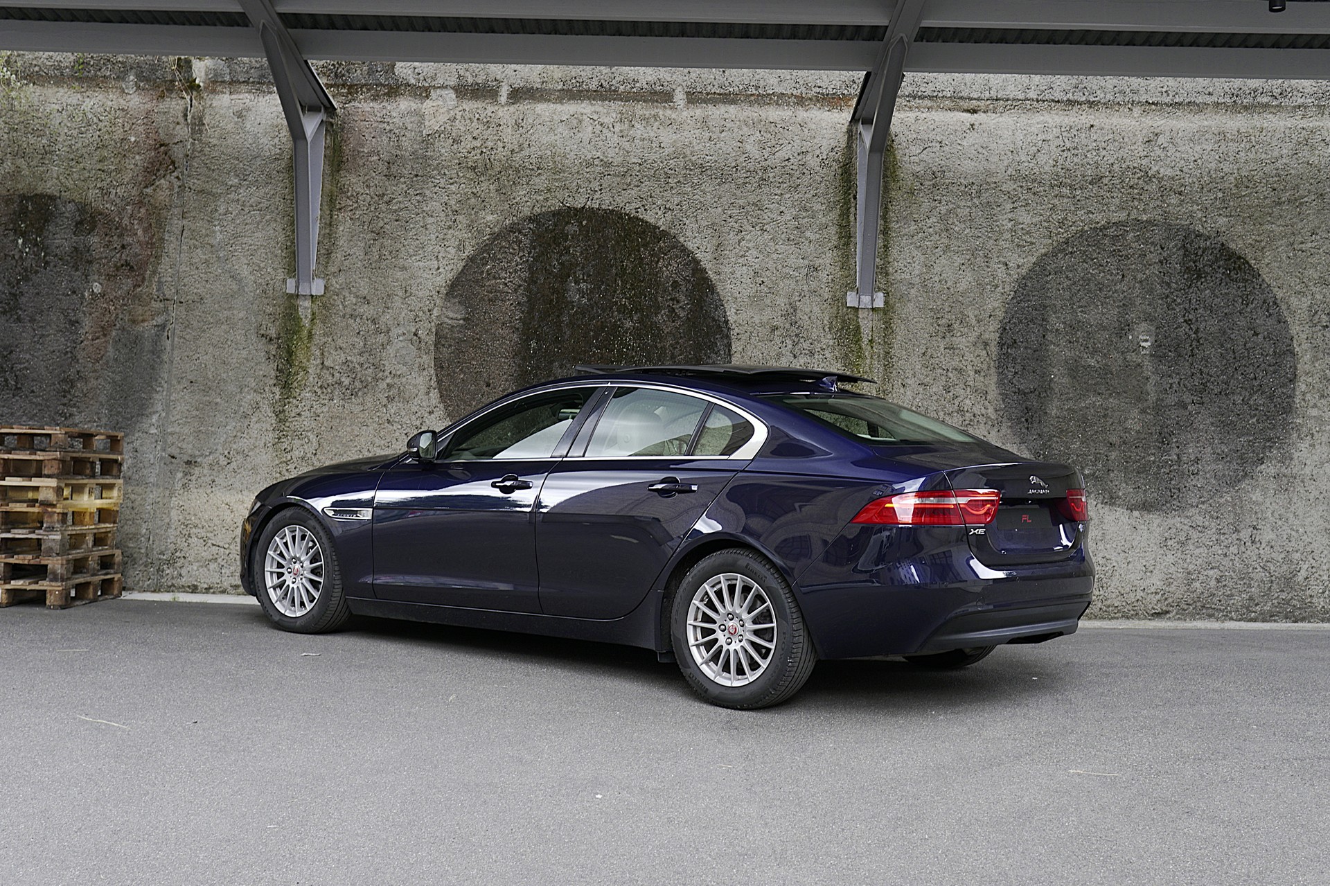JAGUAR XE 20d Prestige AWD Automat-showroom-element-2