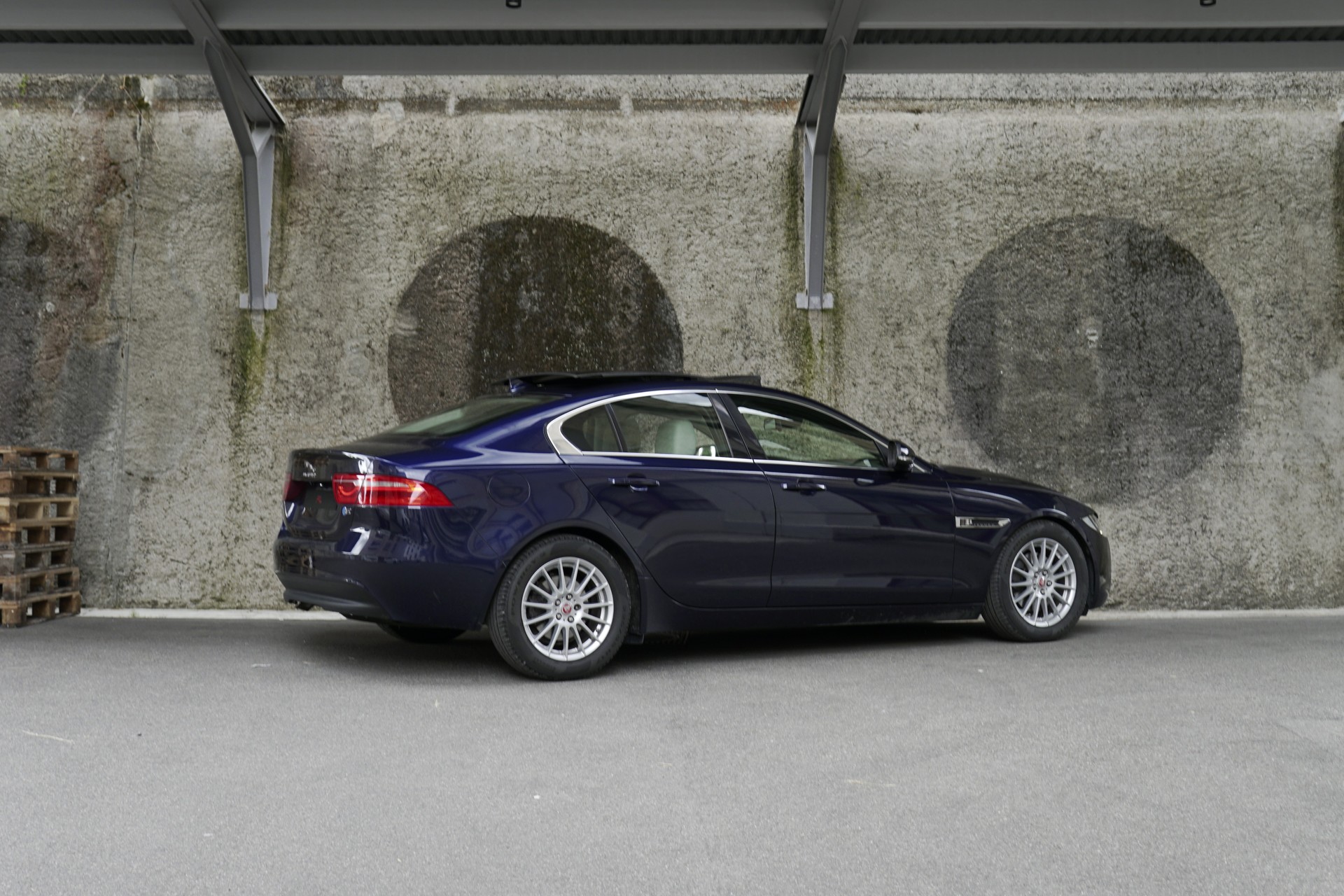 JAGUAR XE 20d Prestige AWD Automat-image-4