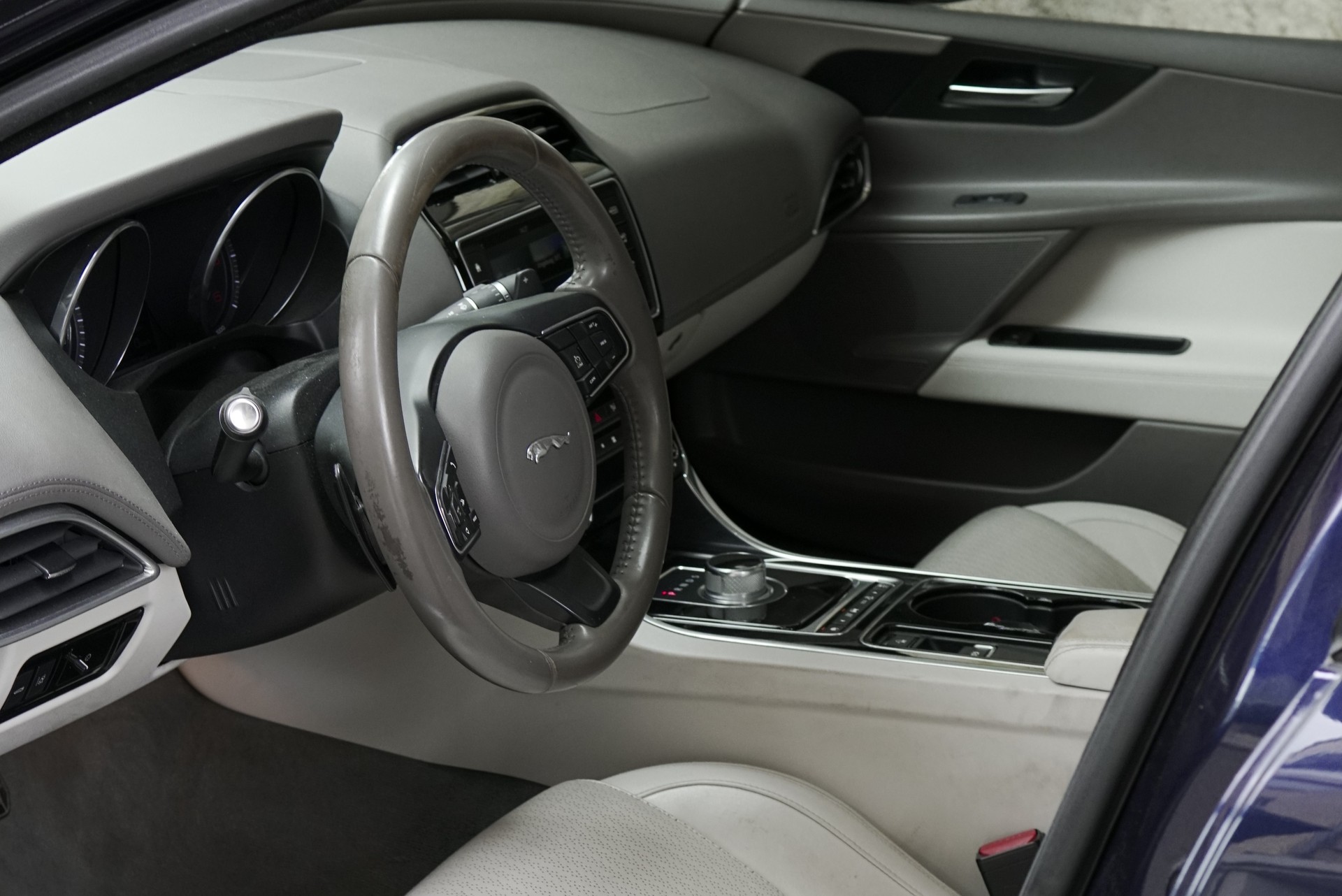 JAGUAR XE 20d Prestige AWD Automat-image-7