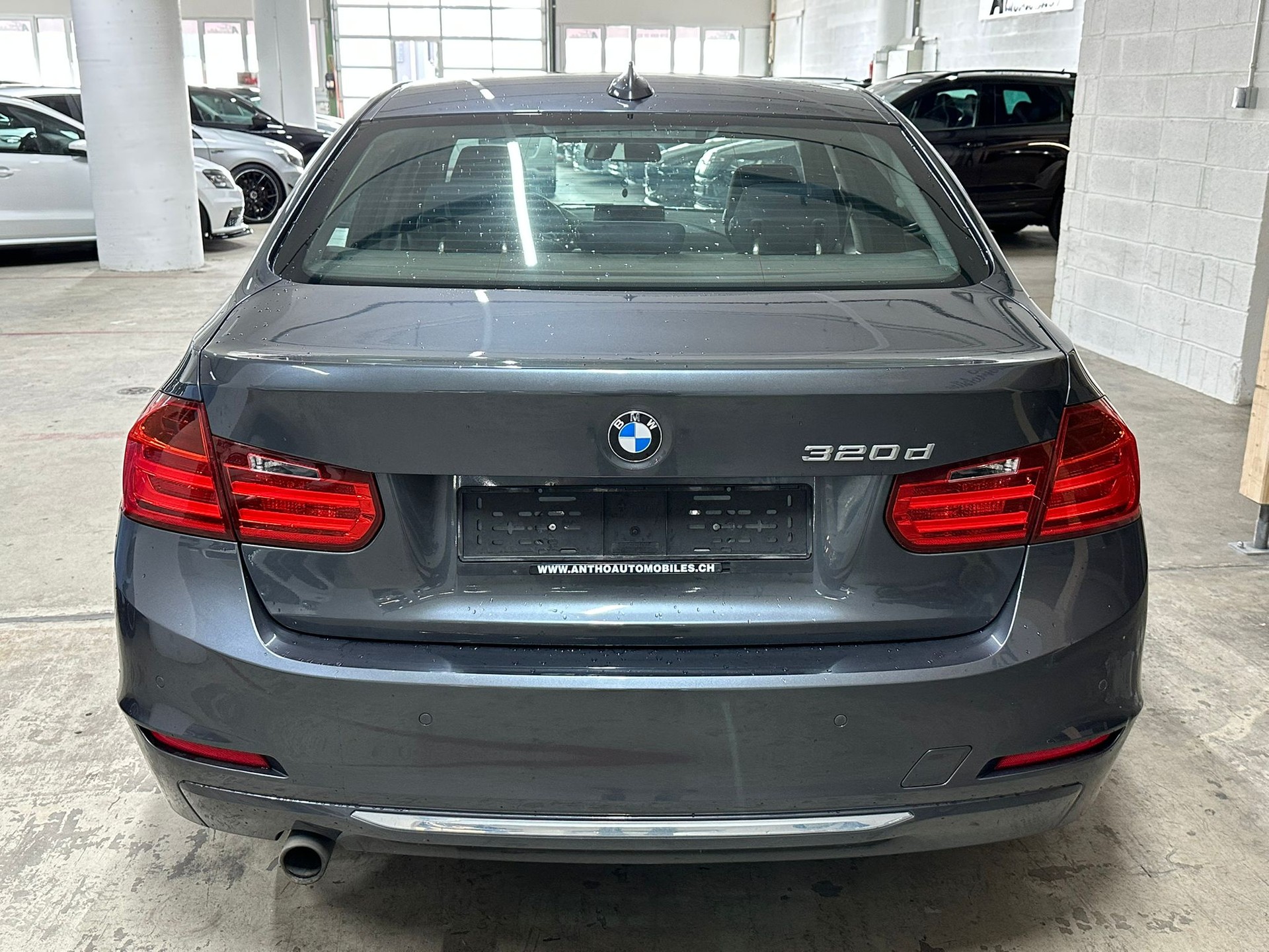 BMW 320d Luxury Line Steptronic-image-4
