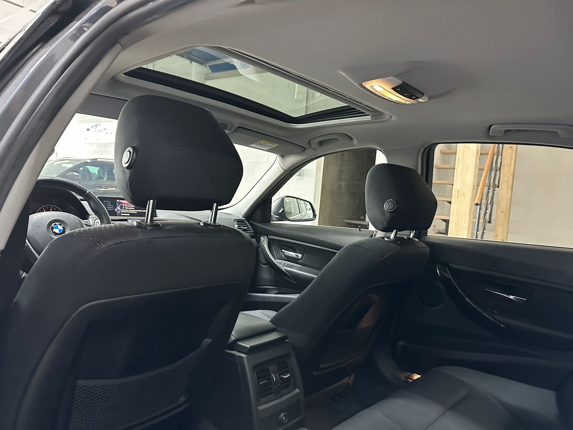 BMW 320d Luxury Line Steptronic-image-10