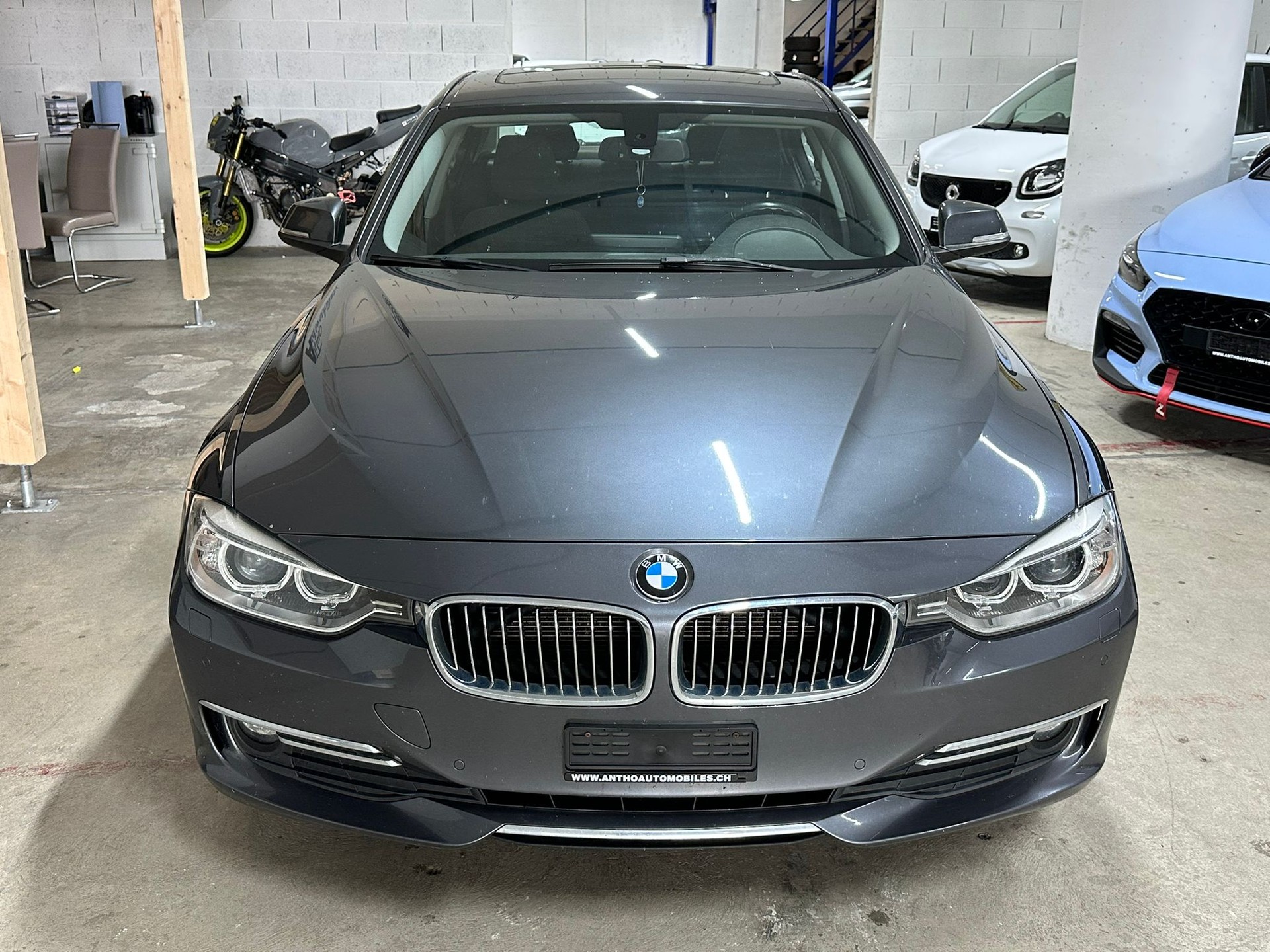 BMW 320d Luxury Line Steptronic-image-2