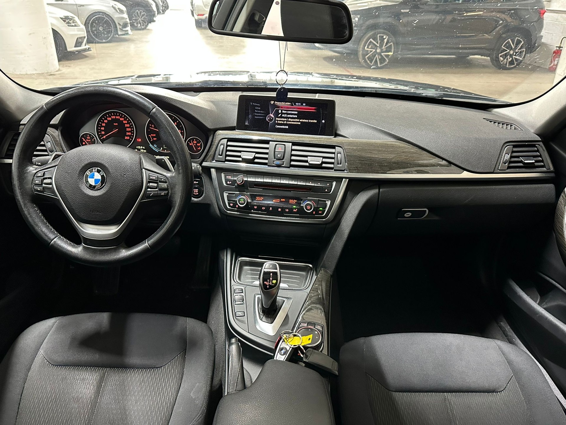 BMW 320d Luxury Line Steptronic-image-8