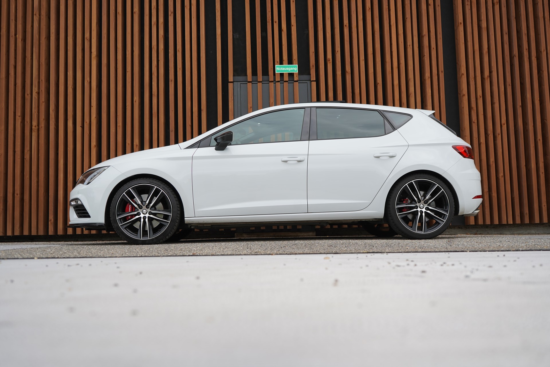 SEAT LEON 2.0 TSI CUPRA BLACK l 300 PS-showroom-element-3