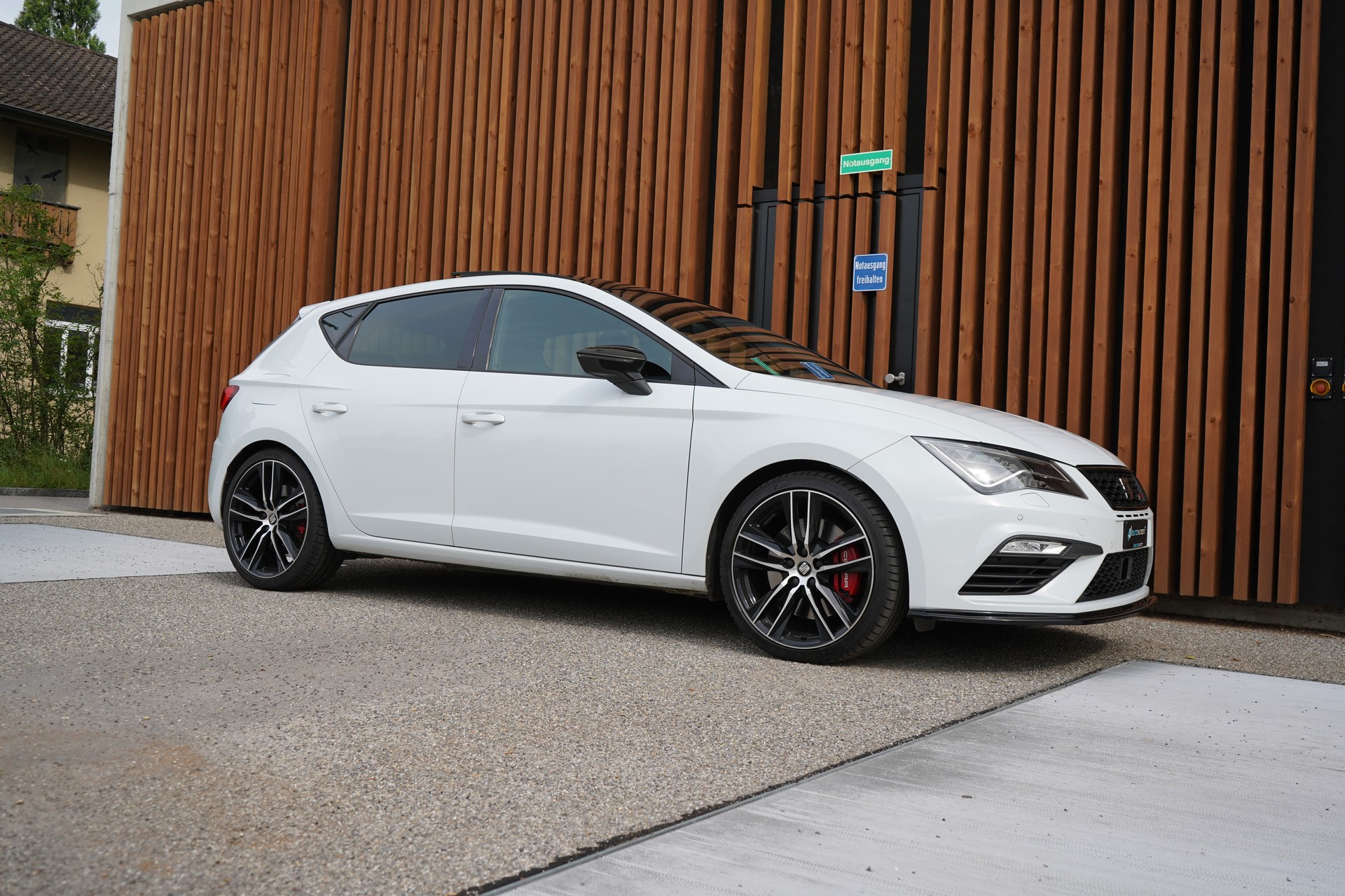 SEAT LEON 2.0 TSI CUPRA BLACK l 300 PS-image-13