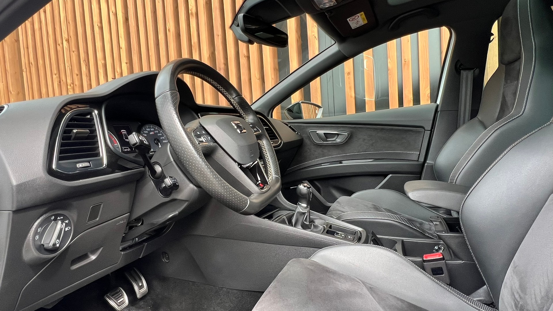 SEAT LEON 2.0 TSI CUPRA BLACK l 300 PS-image-26