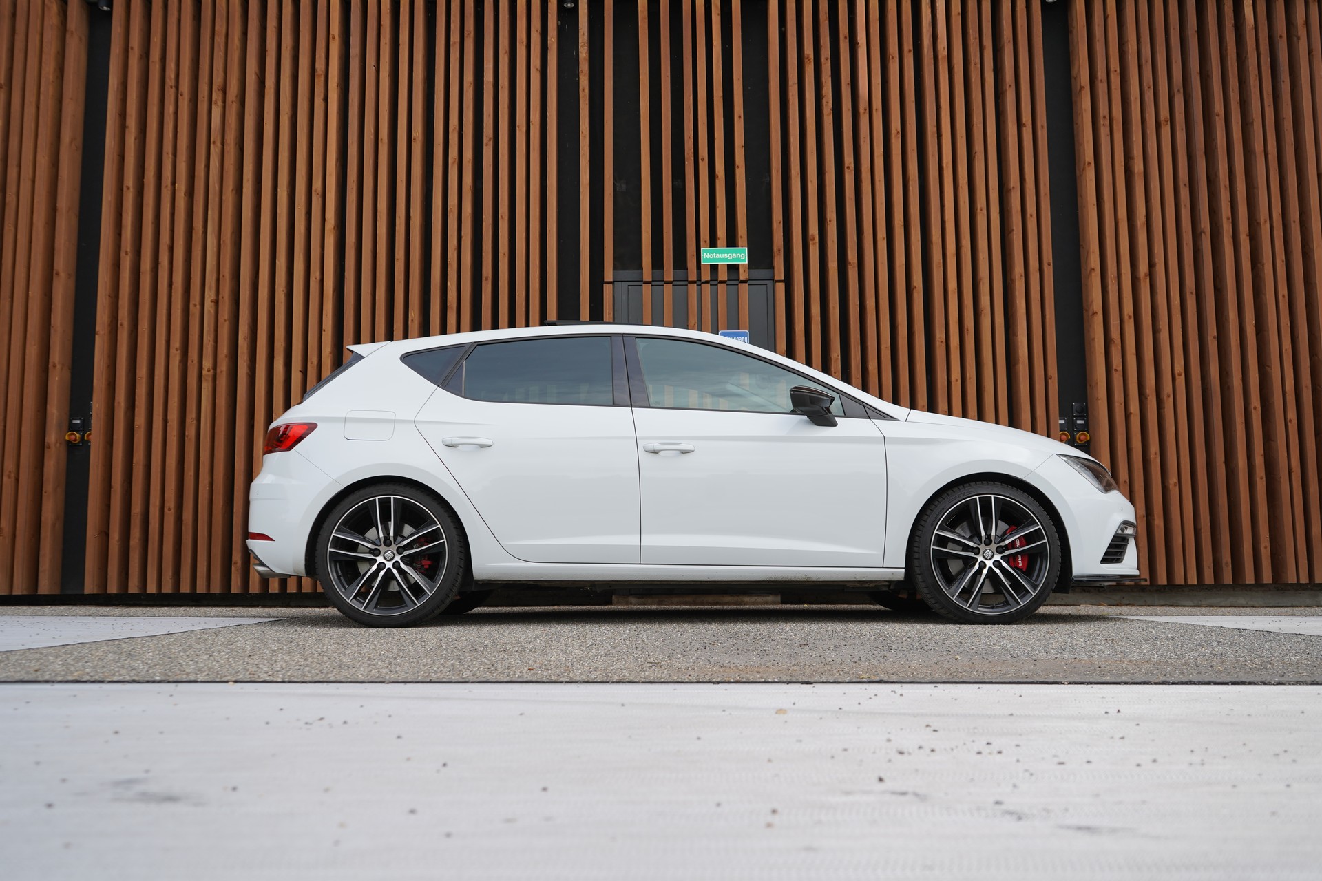 SEAT LEON 2.0 TSI CUPRA BLACK l 300 PS-showroom-element-2
