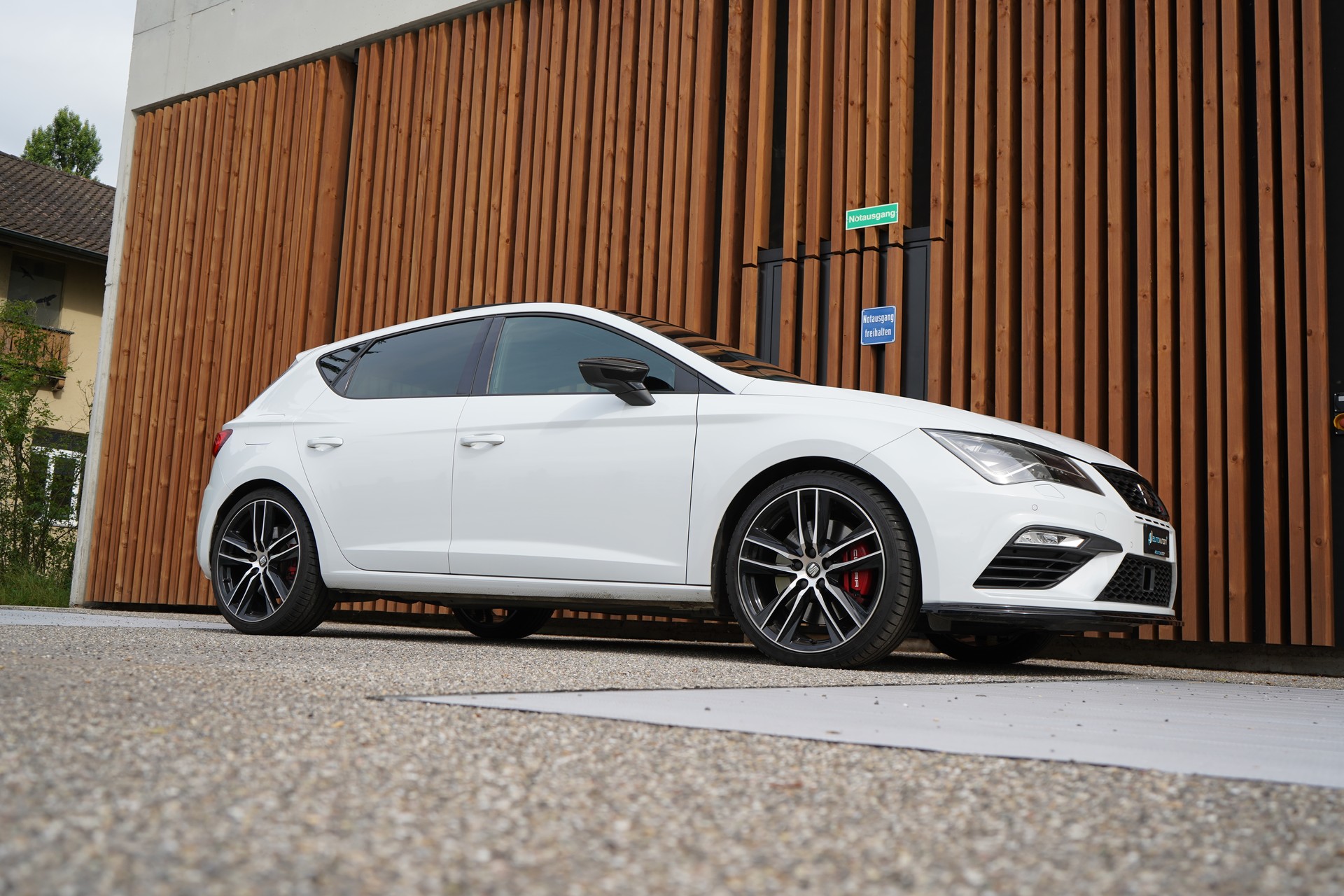 SEAT LEON 2.0 TSI CUPRA BLACK l 300 PS-image-11