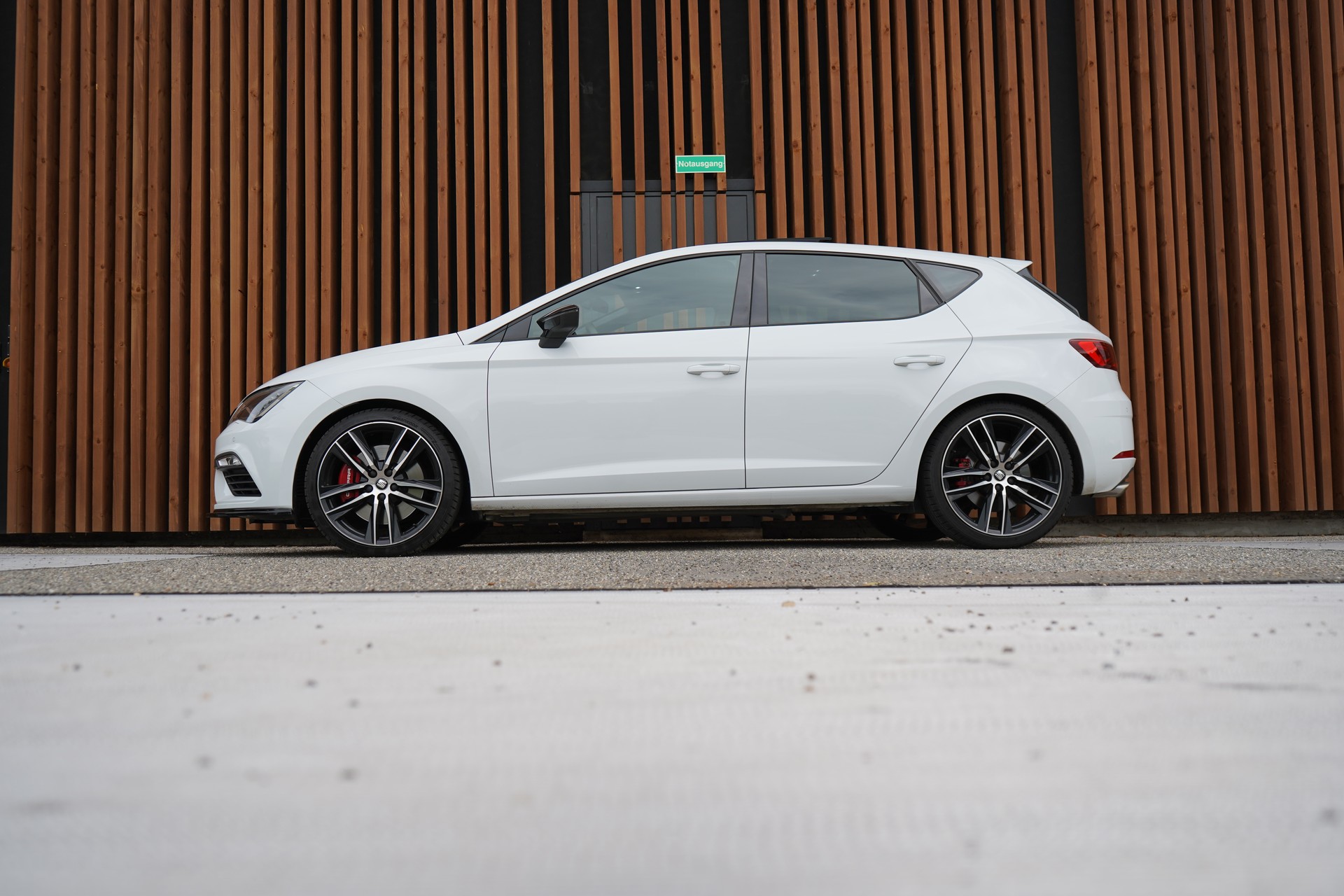 SEAT LEON 2.0 TSI CUPRA BLACK l 300 PS-showroom-element-1