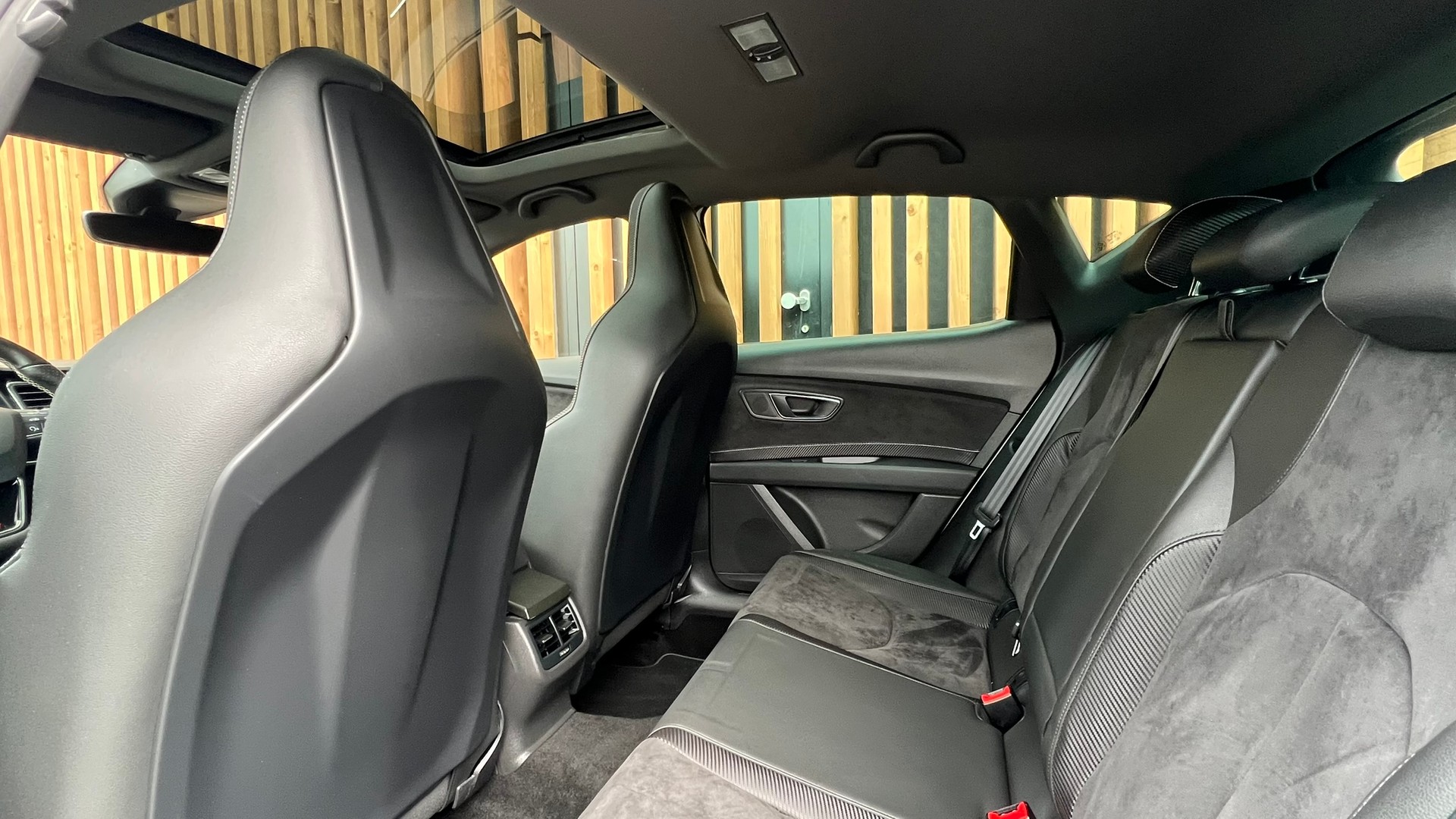 SEAT LEON 2.0 TSI CUPRA BLACK l 300 PS-image-29