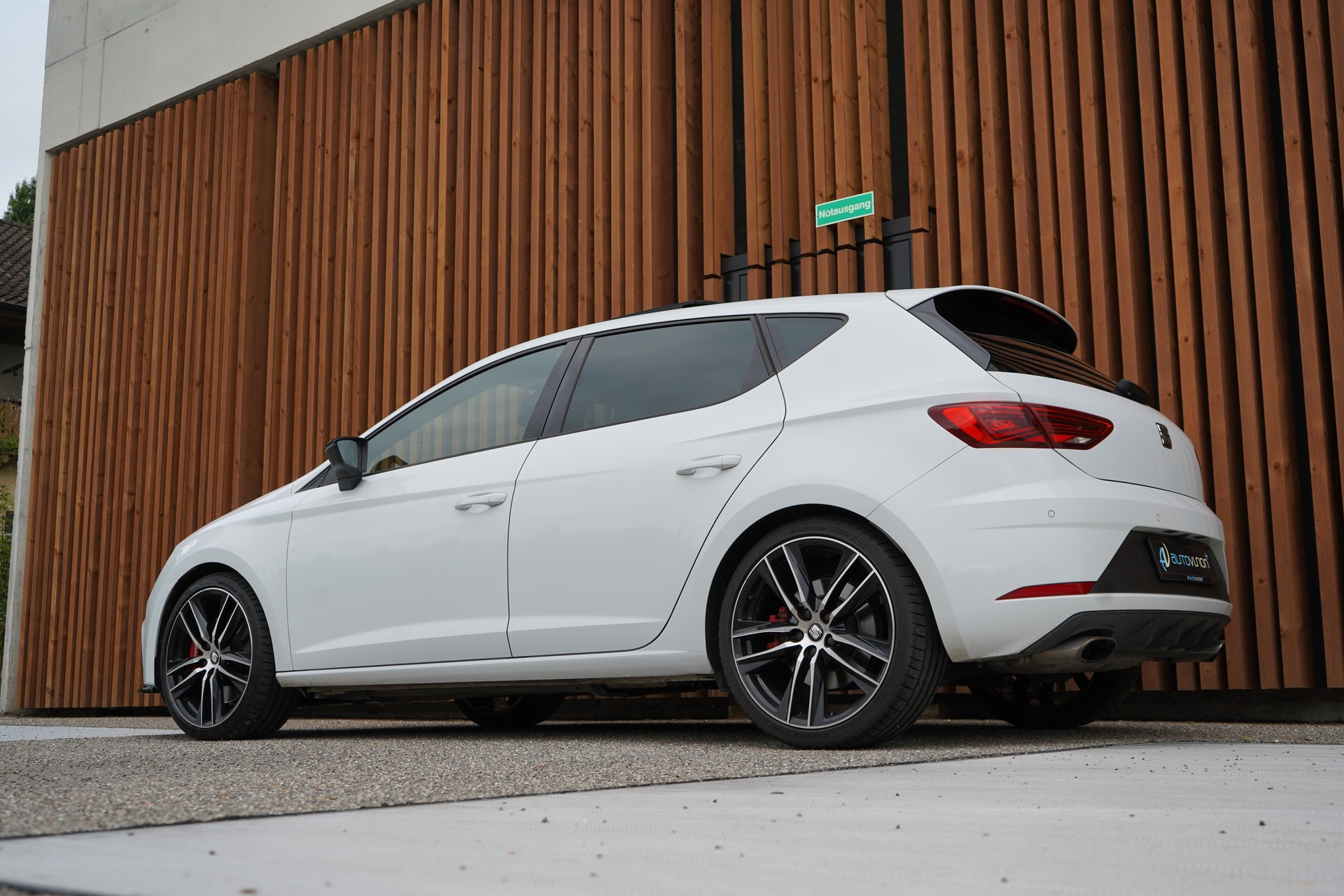 SEAT LEON 2.0 TSI CUPRA BLACK l 300 PS-image-7