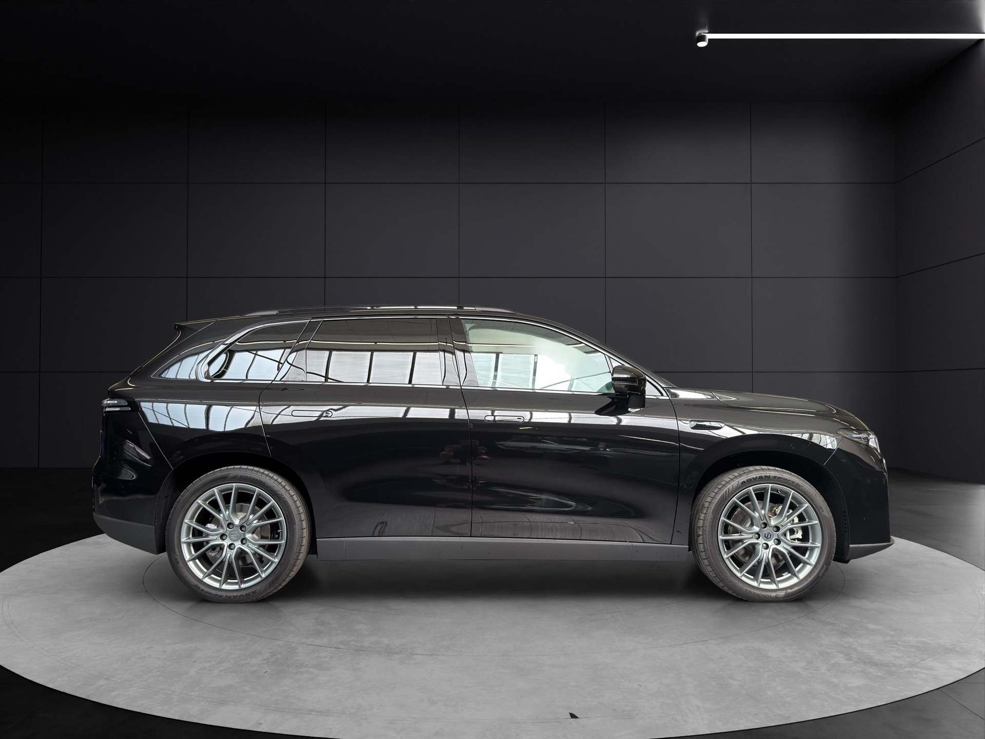 LEAPMOTOR C10 EV AWD-image-5