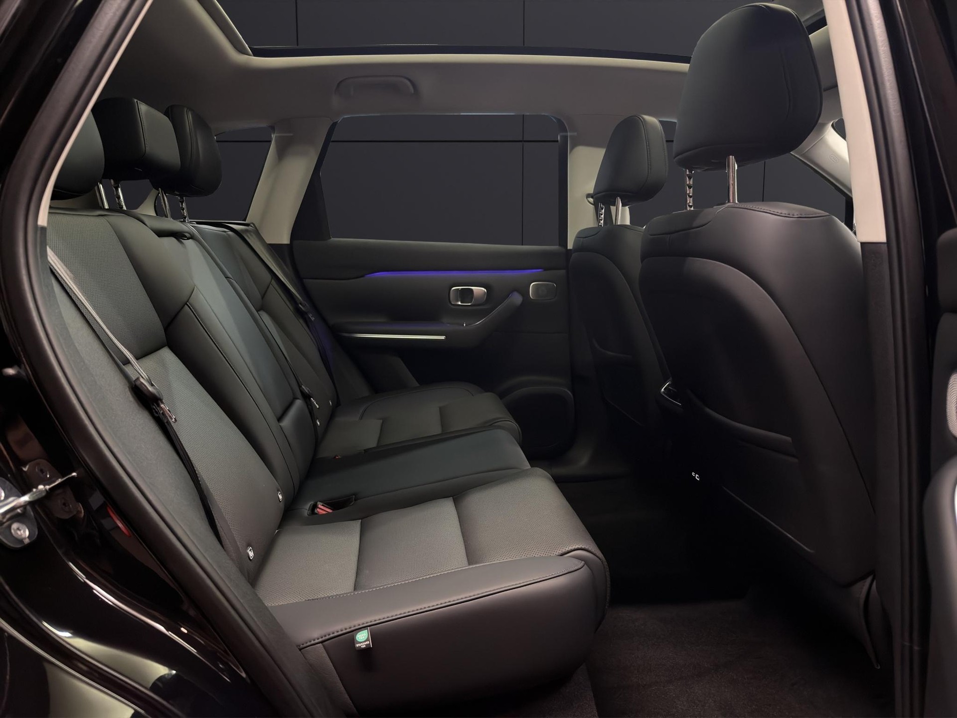 LEAPMOTOR C10 EV AWD-image-10