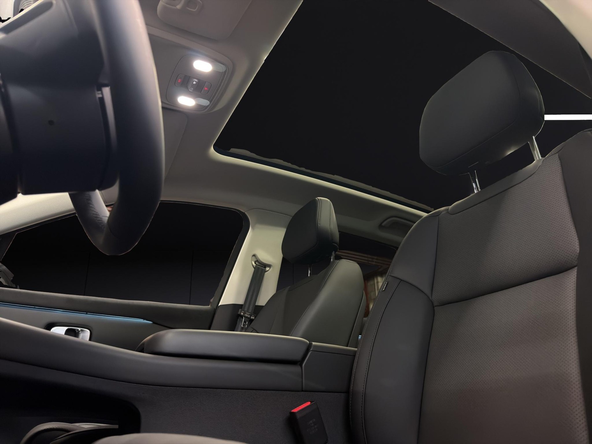 LEAPMOTOR C10 EV AWD-image-16