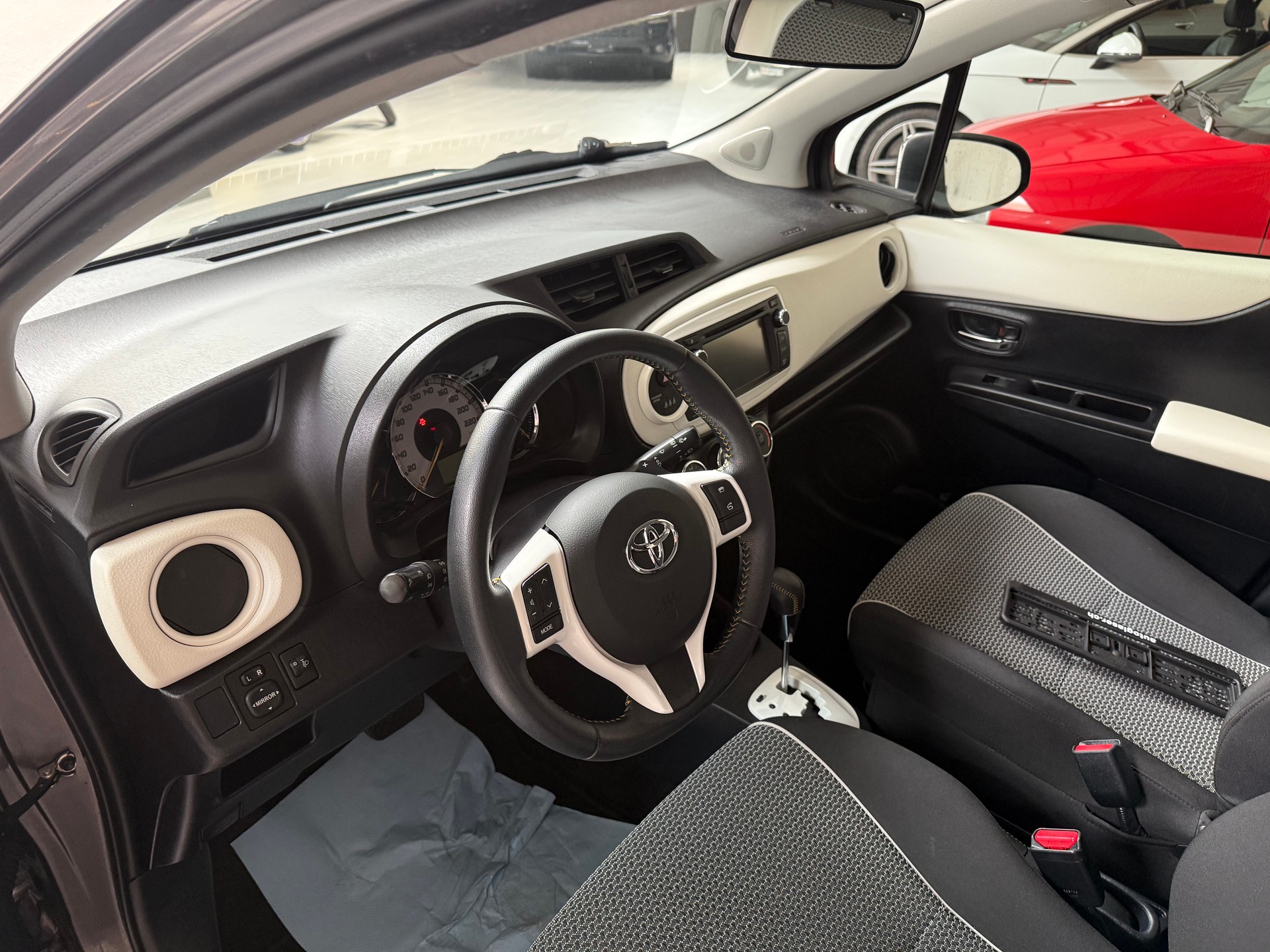 TOYOTA Yaris 1.33 Style Multidrive-image-11