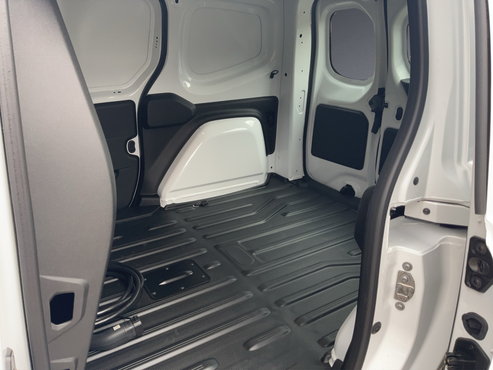 NISSAN Townstar EV45 kWh 22kW L1 Tekna-image-11