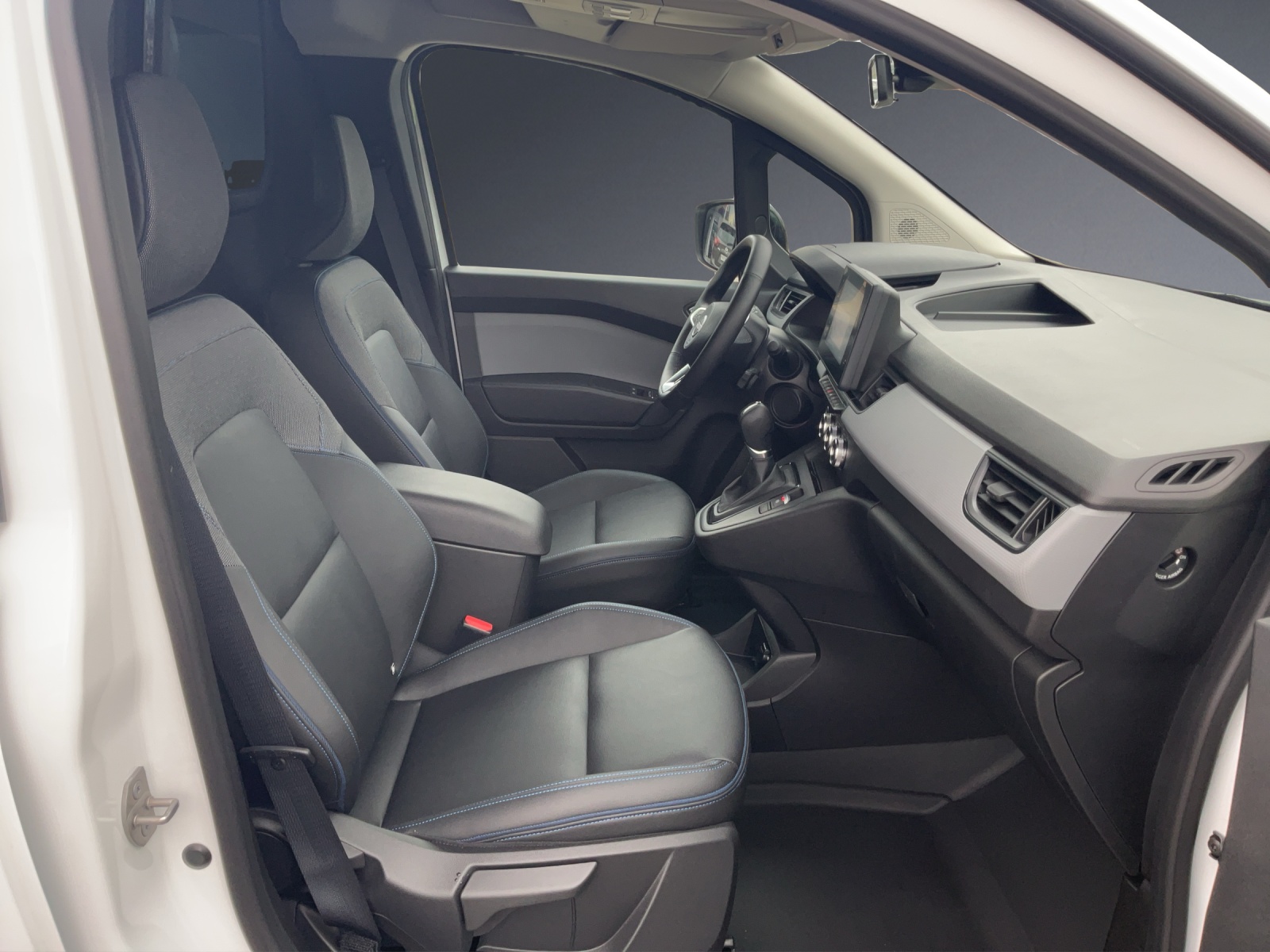 NISSAN Townstar EV45 kWh 22kW L1 Tekna-image-7