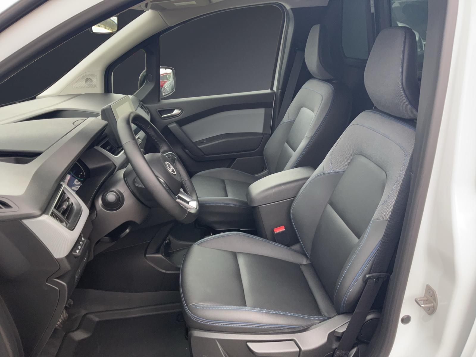 NISSAN Townstar EV45 kWh 22kW L1 Tekna-image-6